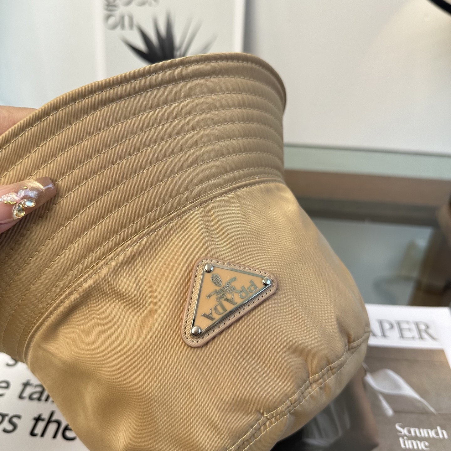 普拉达 Prada 经典三角标渔夫帽，显脸小 大牌款超好搭配，赶紧入手！