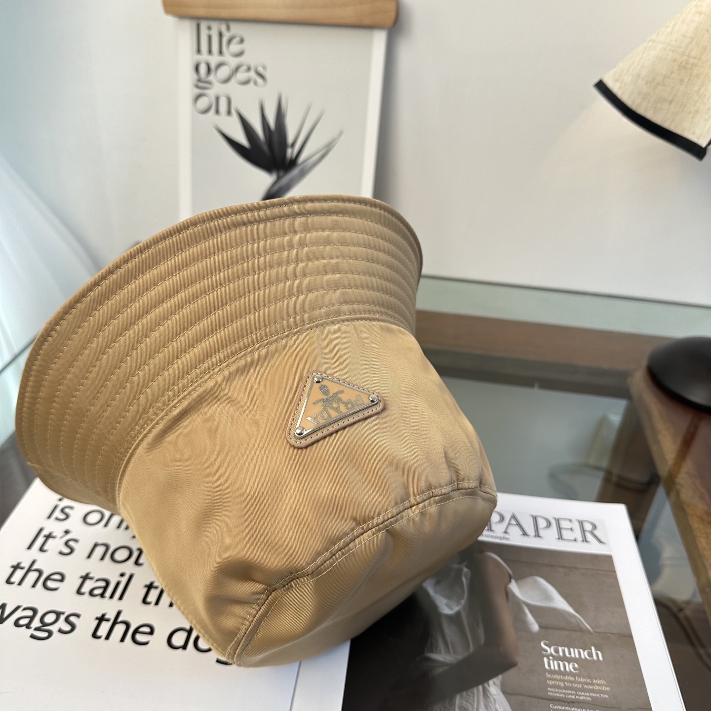 普拉达 Prada 经典三角标渔夫帽，显脸小 大牌款超好搭配，赶紧入手！