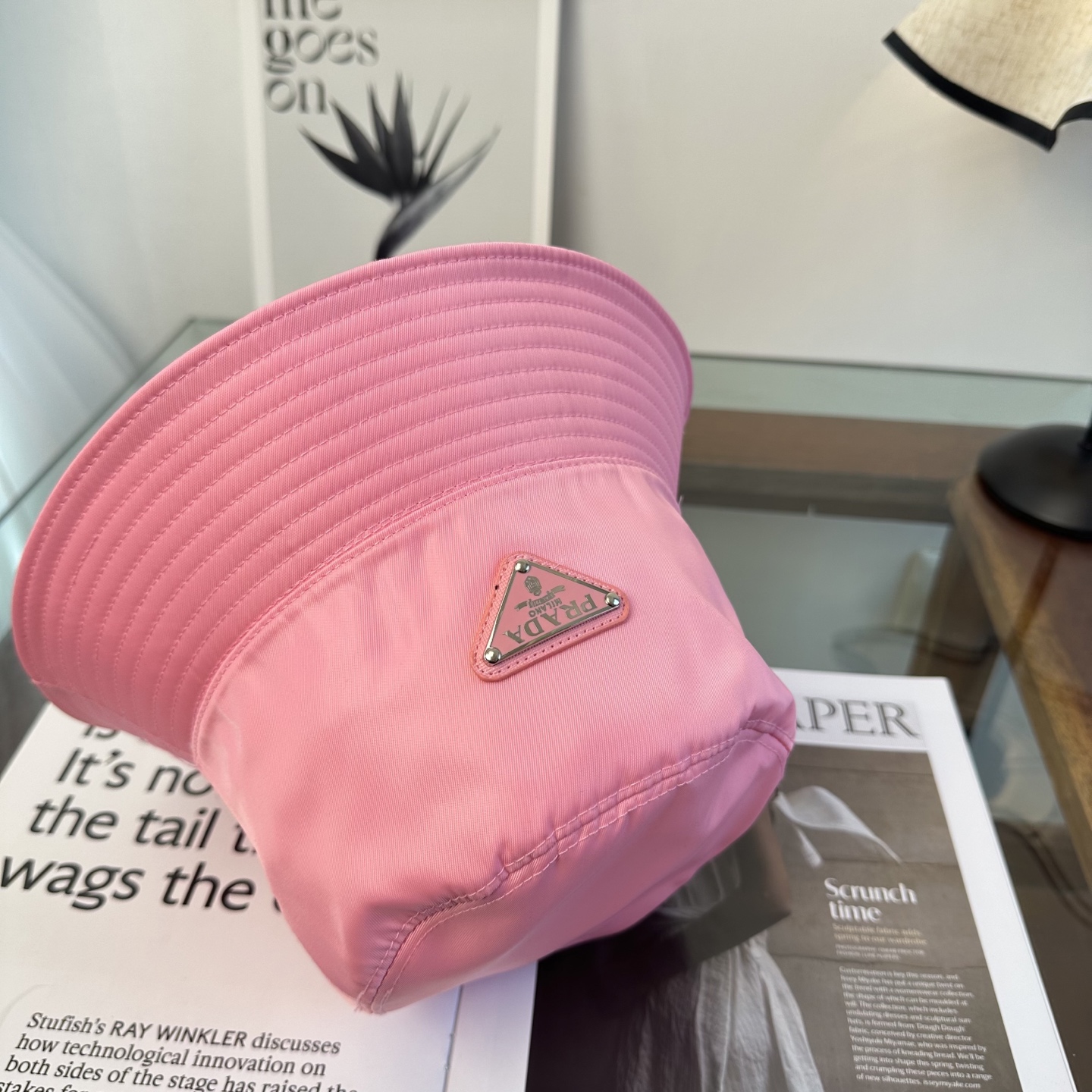 普拉达 Prada 经典三角标渔夫帽，显脸小 大牌款超好搭配，赶紧入手！