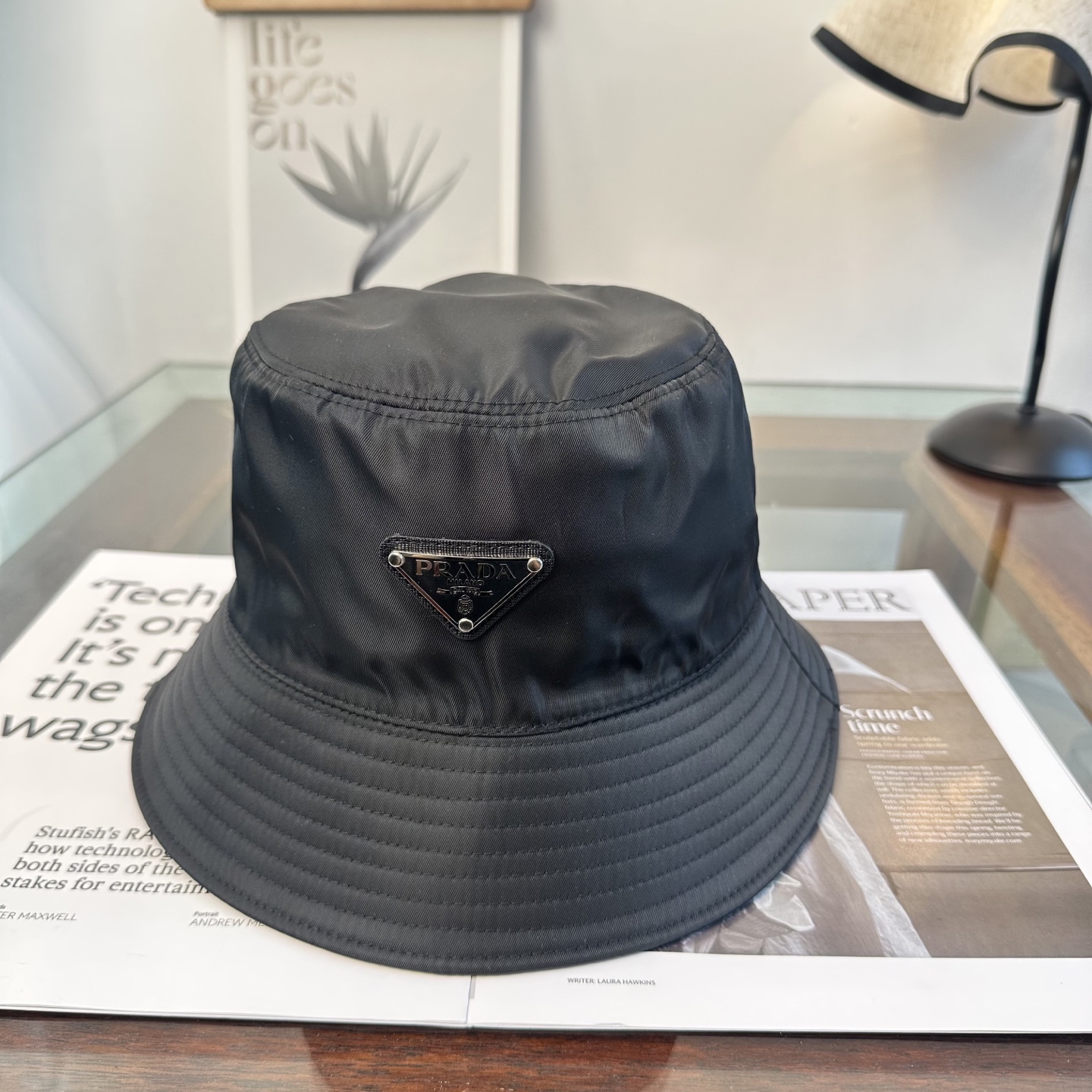 普拉达 Prada 经典三角标渔夫帽，显脸小 大牌款超好搭配，赶紧入手！