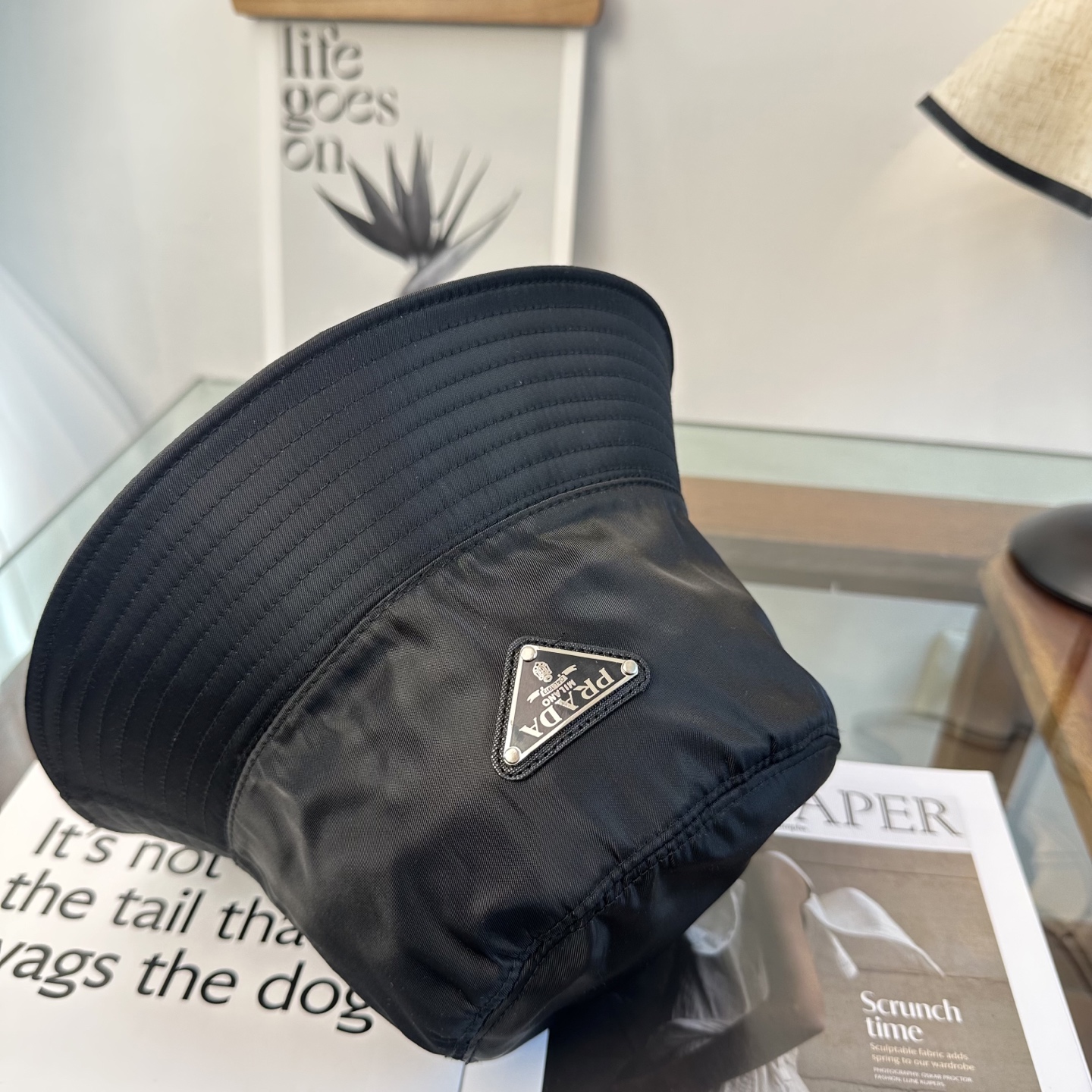 普拉达 Prada 经典三角标渔夫帽，显脸小 大牌款超好搭配，赶紧入手！