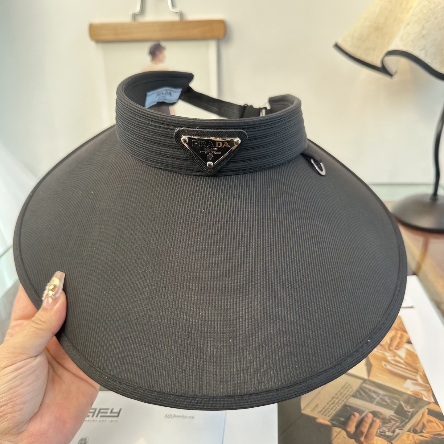 普拉达空顶帽遮阳效果一流🥳🥳墙裂推荐🔺