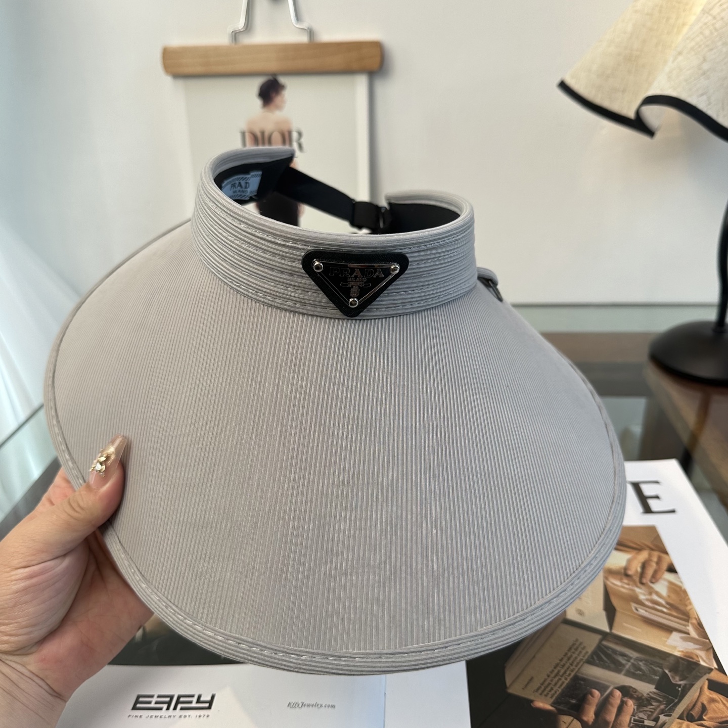 普拉达空顶帽遮阳效果一流🥳🥳墙裂推荐🔺