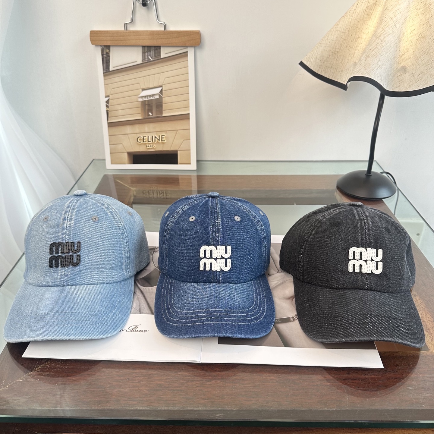 MiuMiu新款棒球帽帽子的版型很好，不管怎么搭配都好看，秋冬look配饰😎