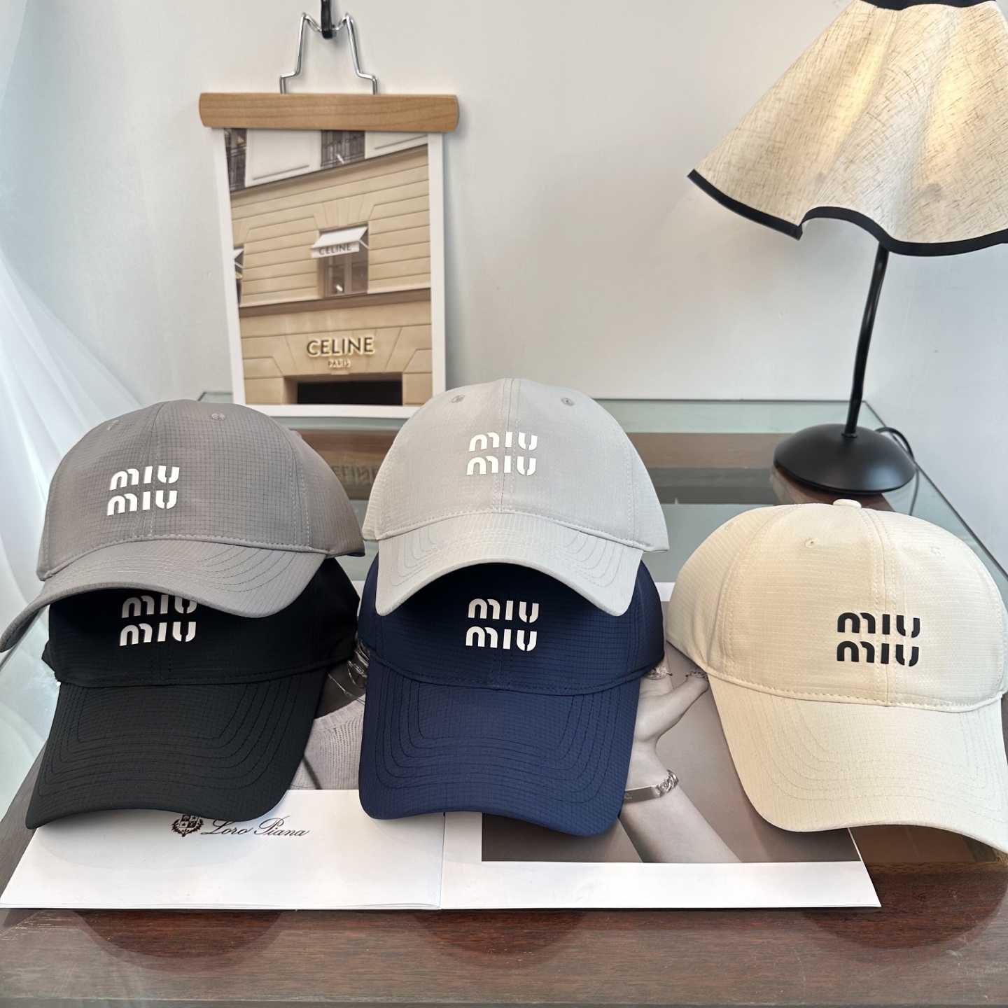MiuMiu新款棒球帽帽子的版型很好，不管怎么搭配都好看，秋冬look配饰😎