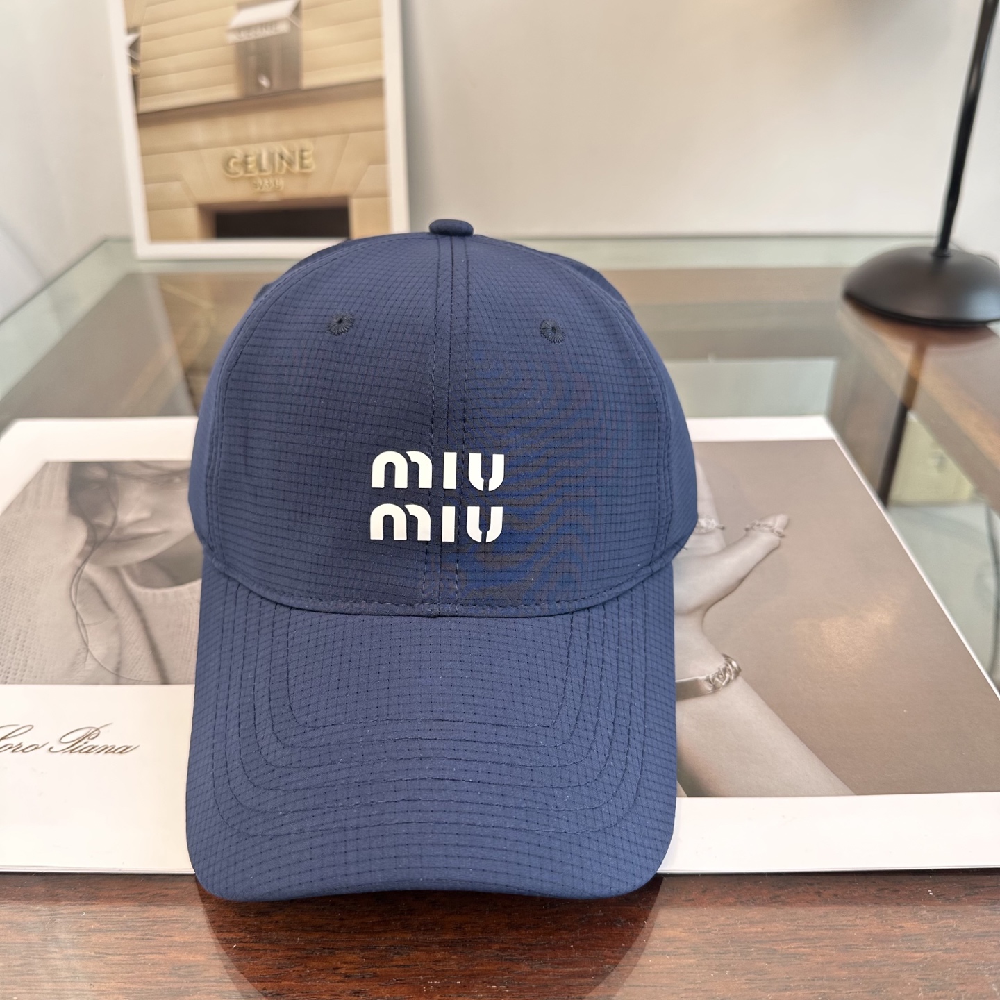MiuMiu新款棒球帽帽子的版型很好，不管怎么搭配都好看，秋冬look配饰😎
