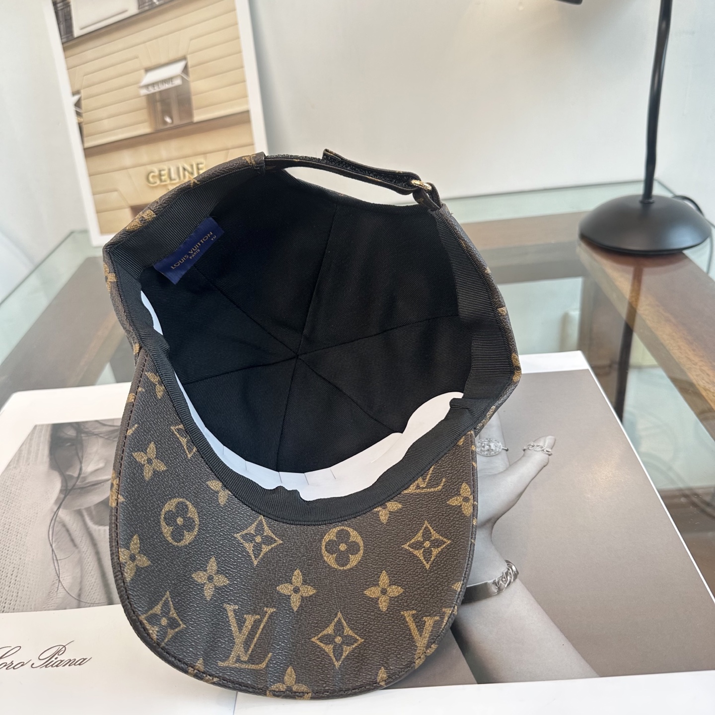 🧢路易威登棒球帽 LouisVuitton😍新款LV棒球帽，重工打造♥️高端大气，百搭款🤗男女通用！