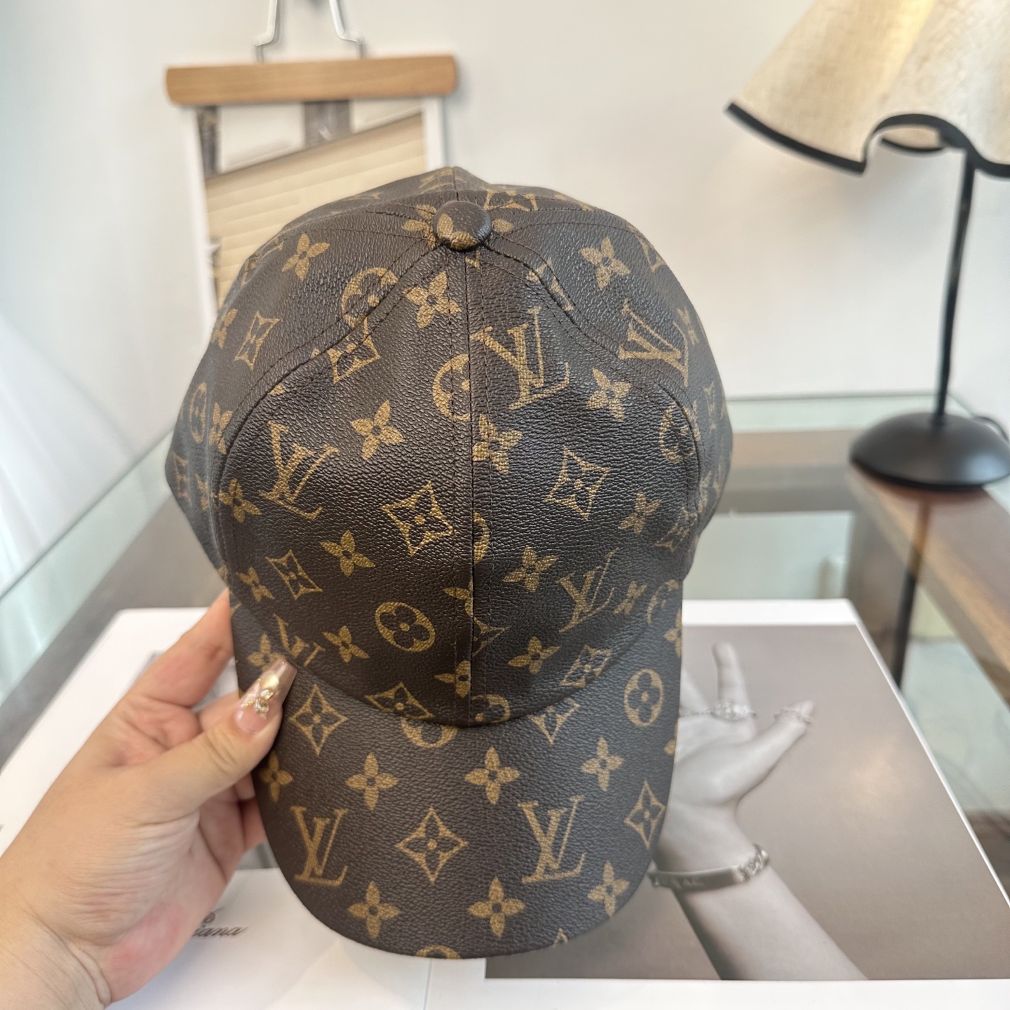 🧢路易威登棒球帽 LouisVuitton😍新款LV棒球帽，重工打造♥️高端大气，百搭款🤗男女通用！