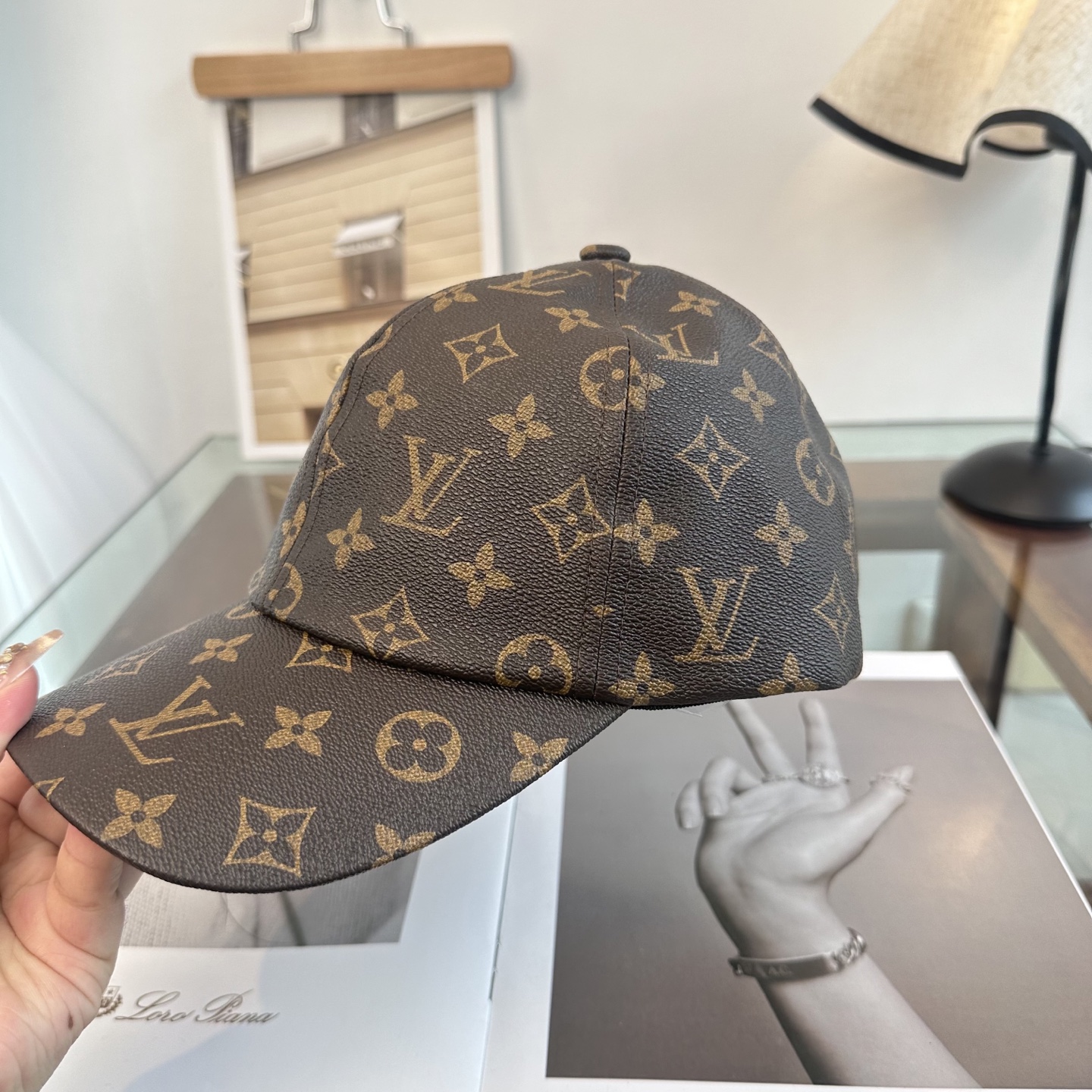 🧢路易威登棒球帽 LouisVuitton😍新款LV棒球帽，重工打造♥️高端大气，百搭款🤗男女通用！