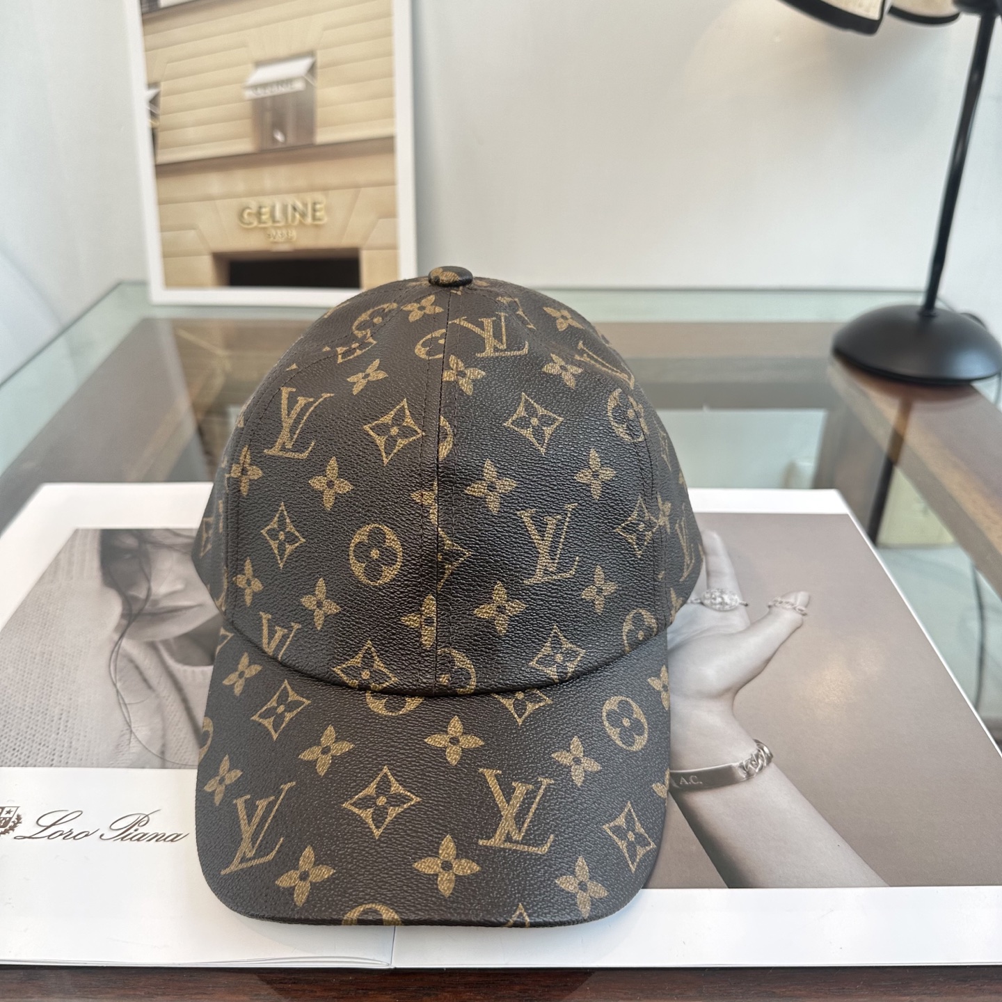 🧢路易威登棒球帽 LouisVuitton😍新款LV棒球帽，重工打造♥️高端大气，百搭款🤗男女通用！