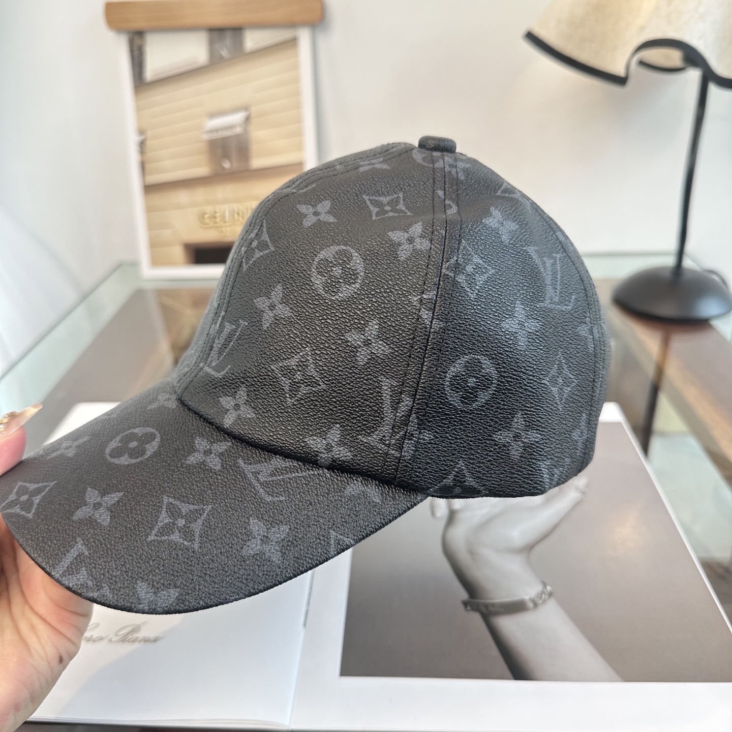 🧢路易威登棒球帽 LouisVuitton😍新款LV棒球帽，重工打造♥️高端大气，百搭款🤗男女通用！