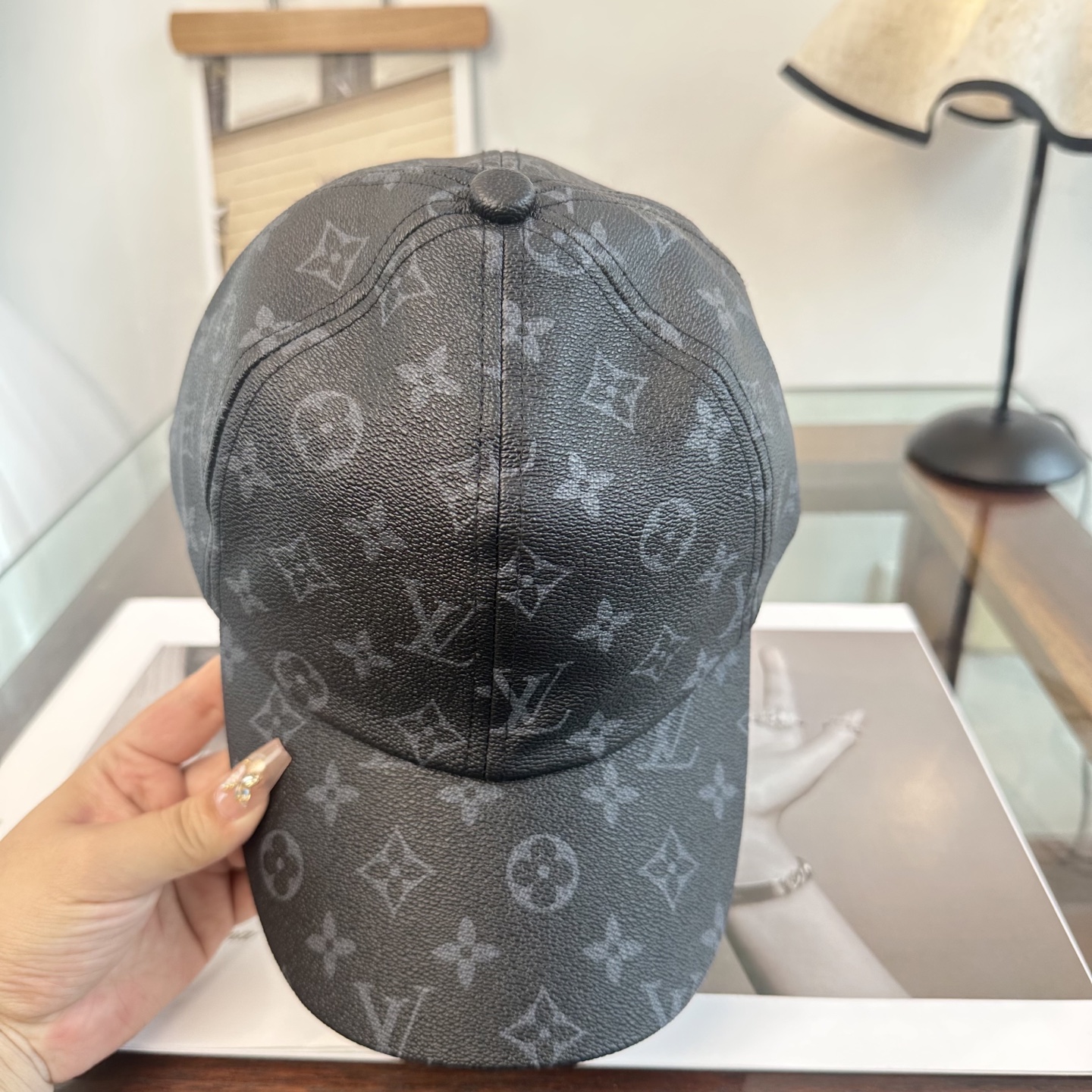 🧢路易威登棒球帽 LouisVuitton😍新款LV棒球帽，重工打造♥️高端大气，百搭款🤗男女通用！