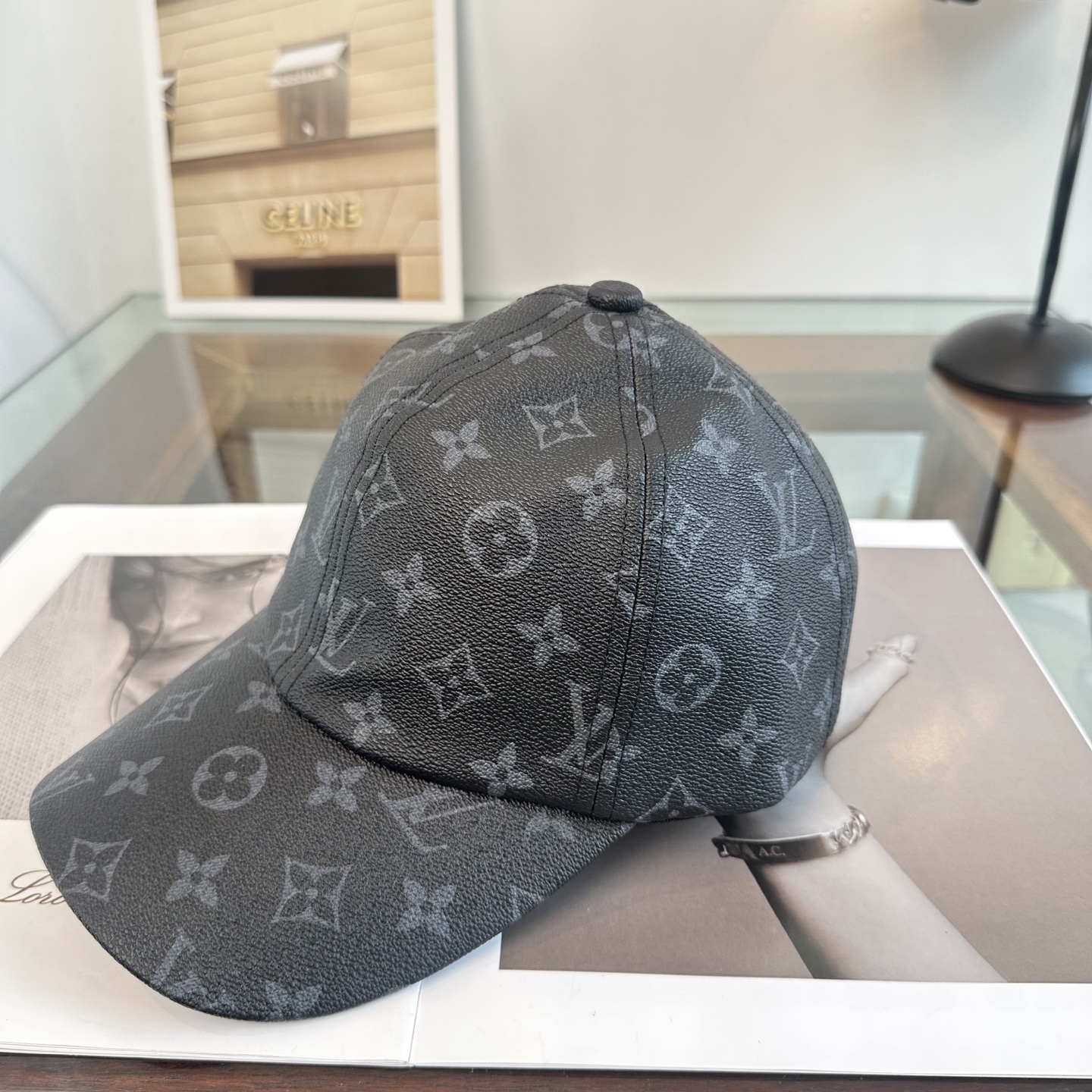 🧢路易威登棒球帽 LouisVuitton😍新款LV棒球帽，重工打造♥️高端大气，百搭款🤗男女通用！