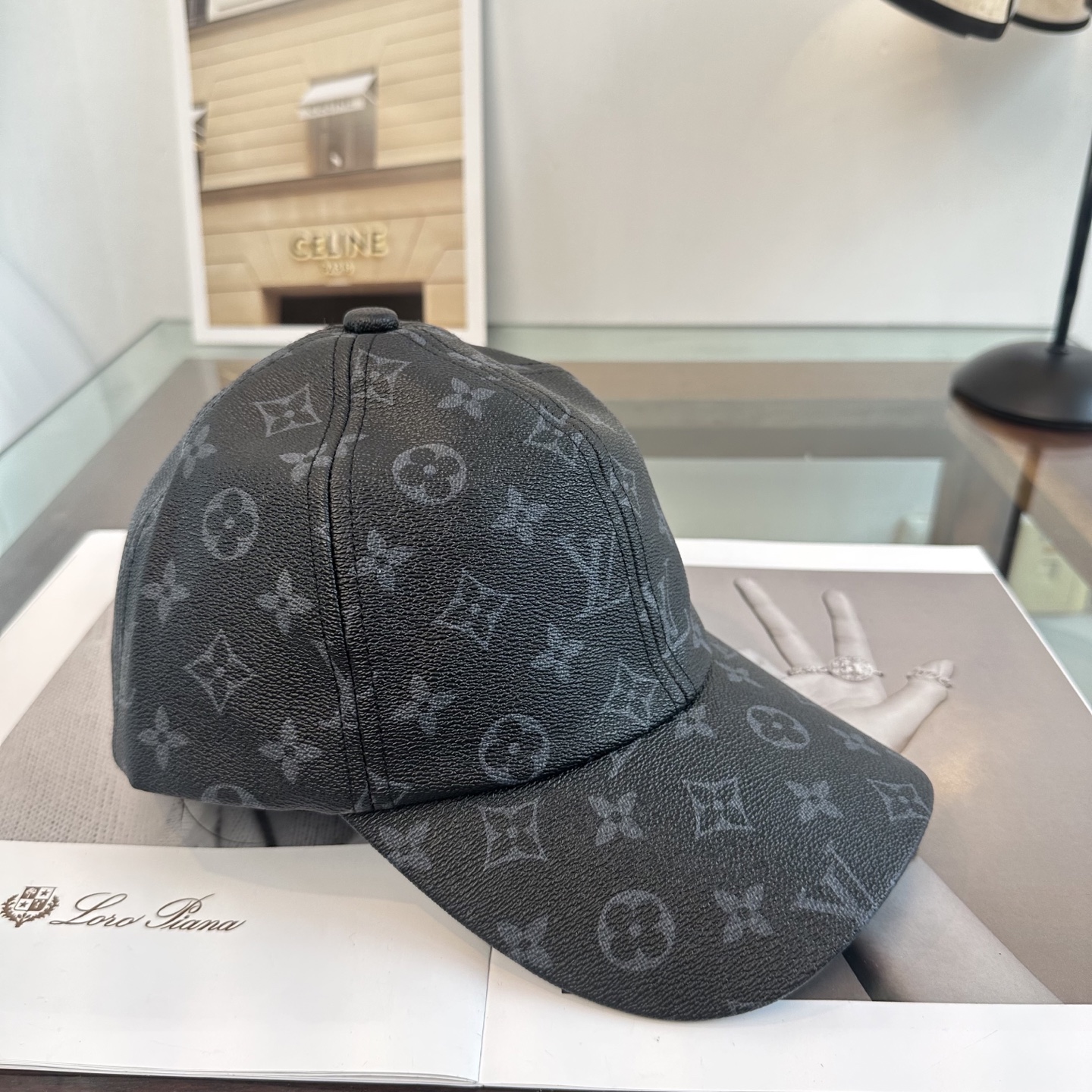 🧢路易威登棒球帽 LouisVuitton😍新款LV棒球帽，重工打造♥️高端大气，百搭款🤗男女通用！