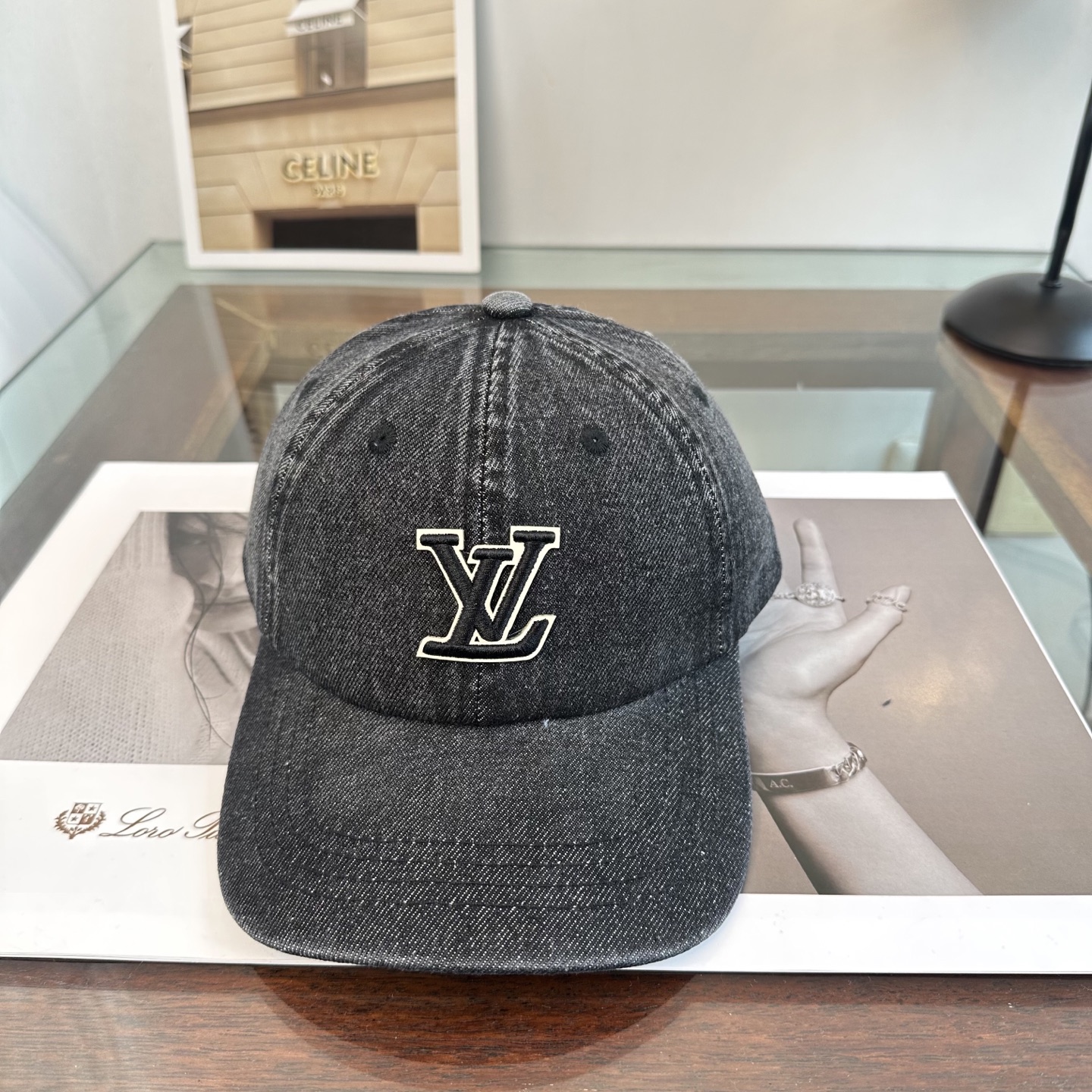 🧢路易威登棒球帽 LouisVuitton😍新款LV棒球帽，重工打造♥️高端大气，百搭款🤗男女通用！