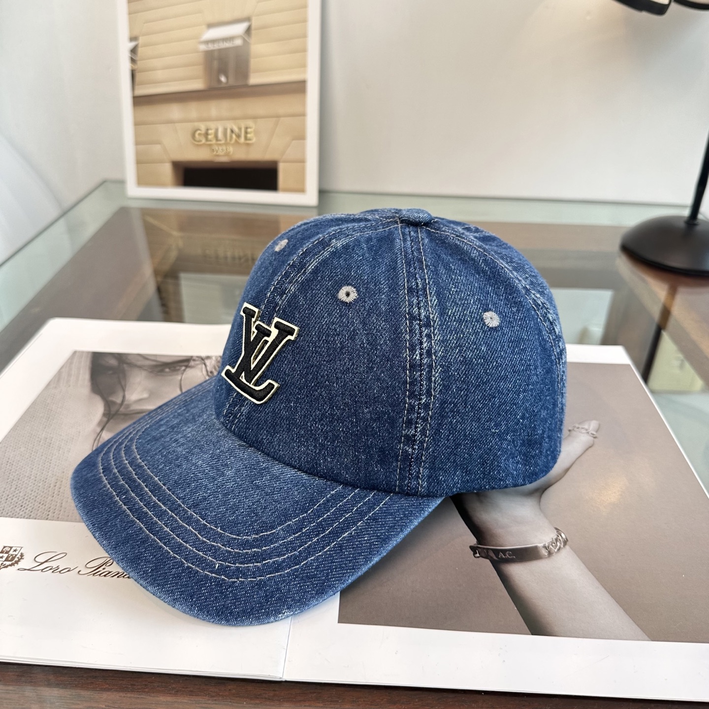 🧢路易威登棒球帽 LouisVuitton😍新款LV棒球帽，重工打造♥️高端大气，百搭款🤗男女通用！
