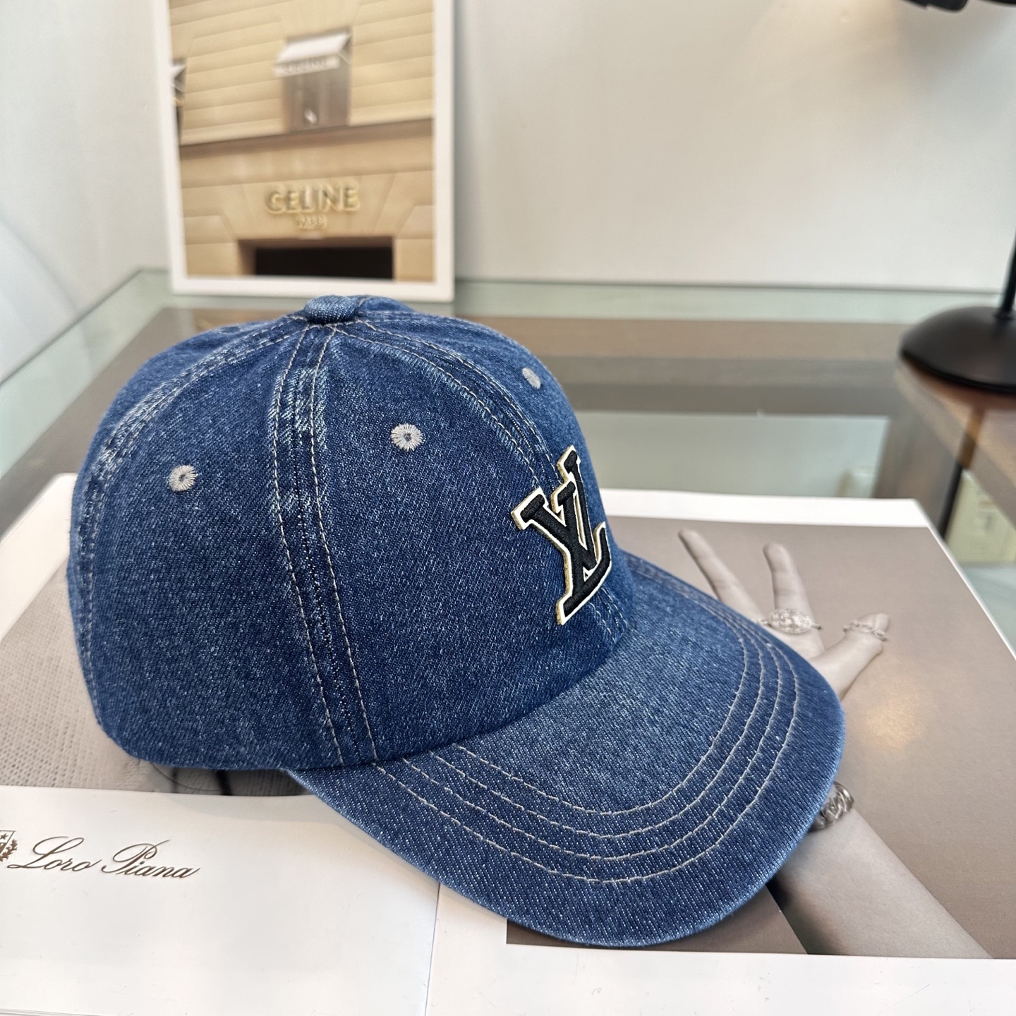 🧢路易威登棒球帽 LouisVuitton😍新款LV棒球帽，重工打造♥️高端大气，百搭款🤗男女通用！