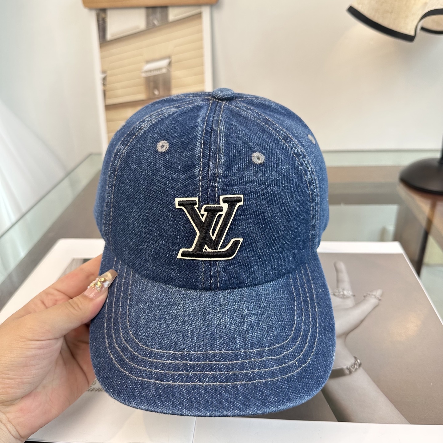 🧢路易威登棒球帽 LouisVuitton😍新款LV棒球帽，重工打造♥️高端大气，百搭款🤗男女通用！