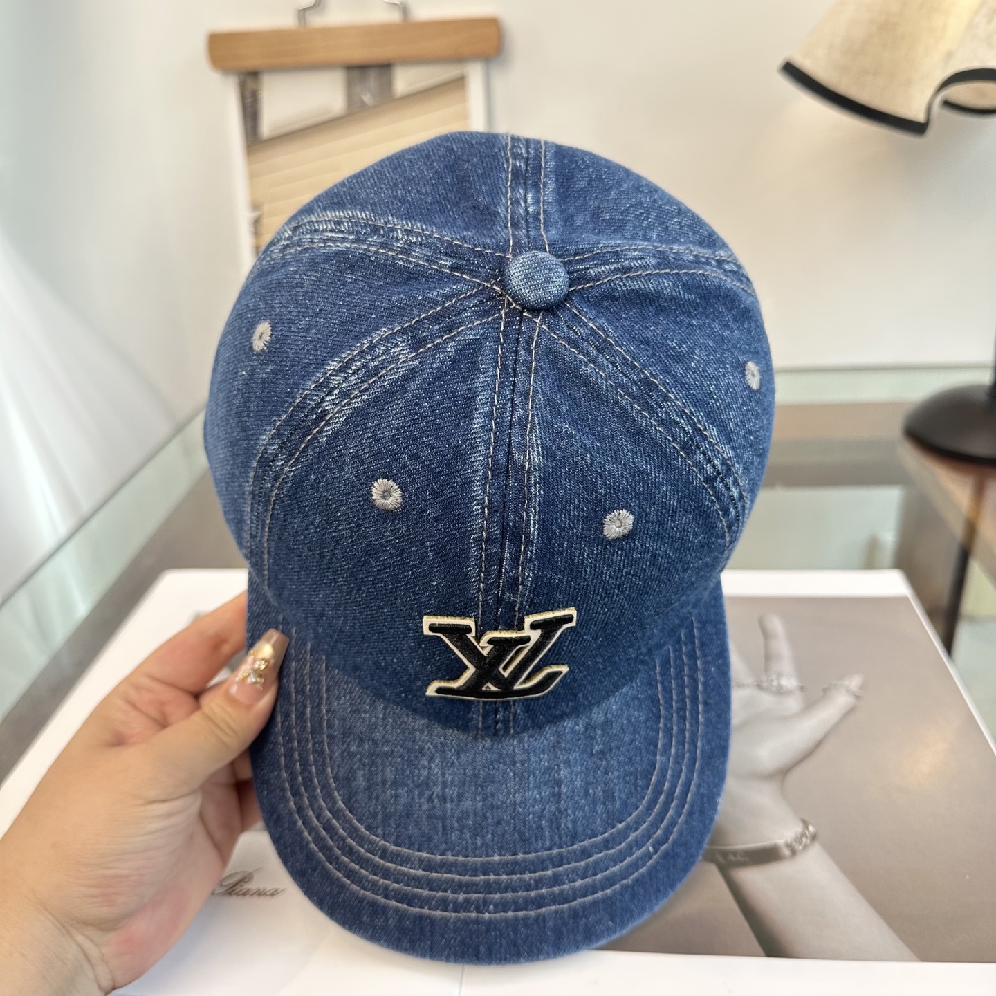 🧢路易威登棒球帽 LouisVuitton😍新款LV棒球帽，重工打造♥️高端大气，百搭款🤗男女通用！