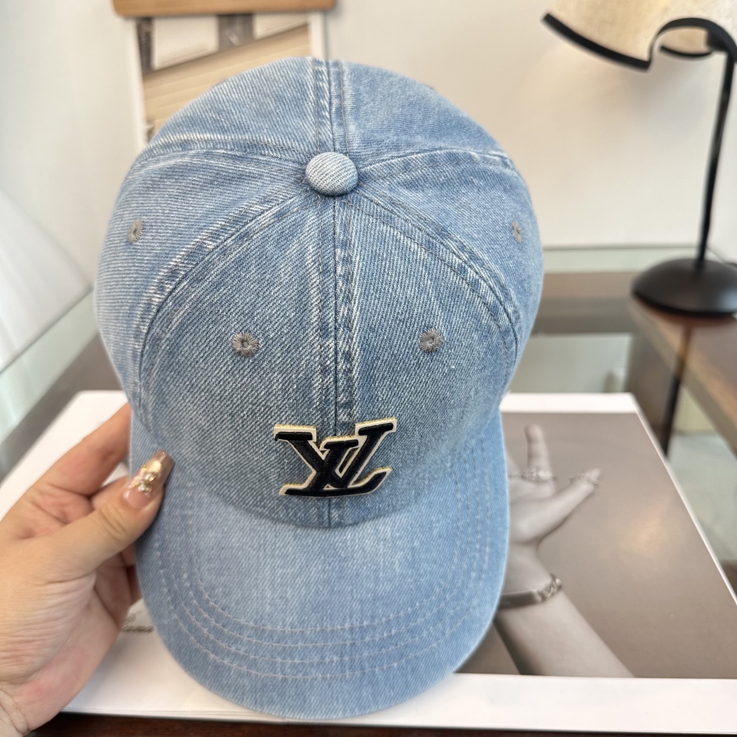 🧢路易威登棒球帽 LouisVuitton😍新款LV棒球帽，重工打造♥️高端大气，百搭款🤗男女通用！
