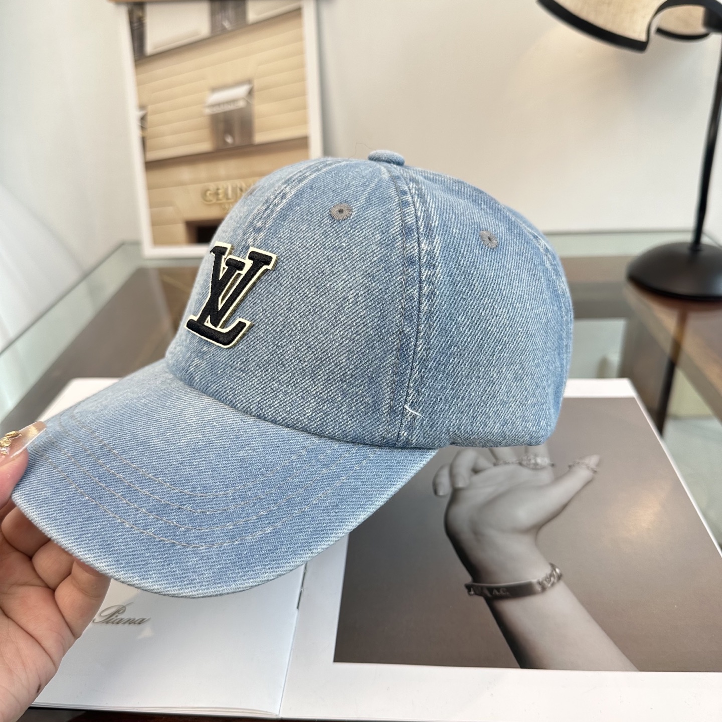 🧢路易威登棒球帽 LouisVuitton😍新款LV棒球帽，重工打造♥️高端大气，百搭款🤗男女通用！