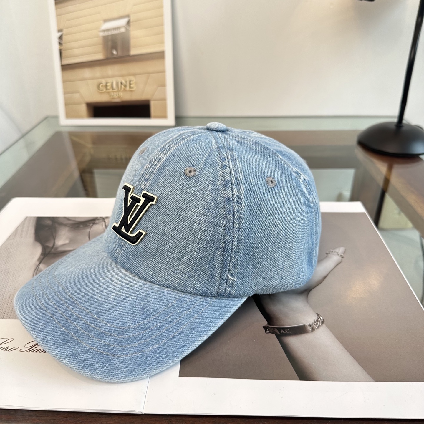 🧢路易威登棒球帽 LouisVuitton😍新款LV棒球帽，重工打造♥️高端大气，百搭款🤗男女通用！