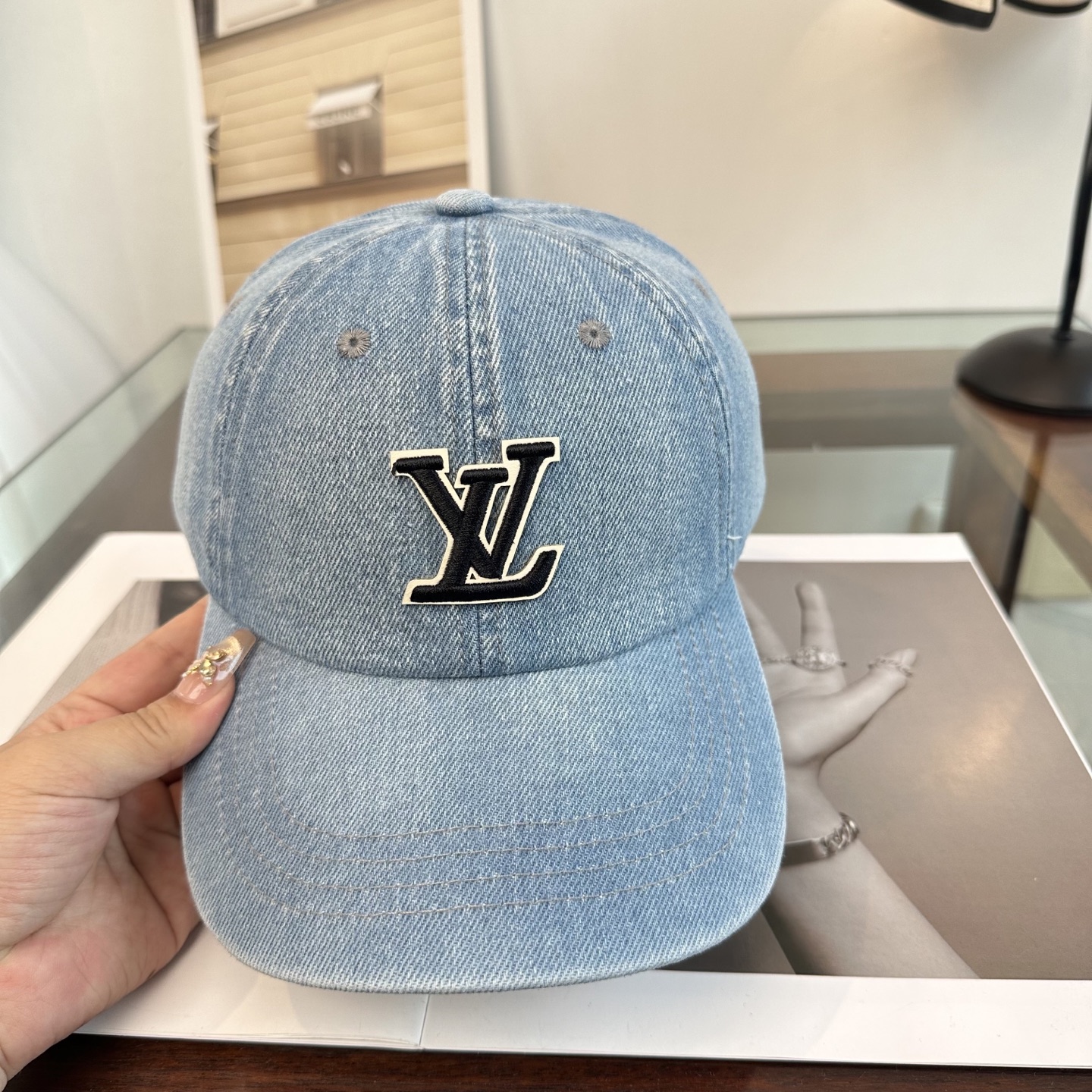 🧢路易威登棒球帽 LouisVuitton😍新款LV棒球帽，重工打造♥️高端大气，百搭款🤗男女通用！