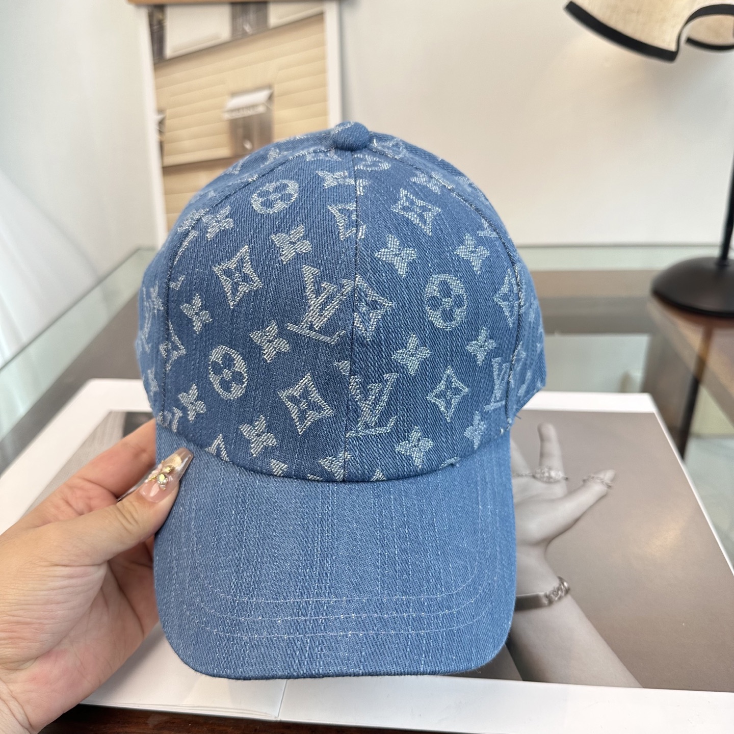 🧢路易威登棒球帽 LouisVuitton😍新款LV棒球帽，重工打造♥️高端大气，百搭款🤗男女通用！