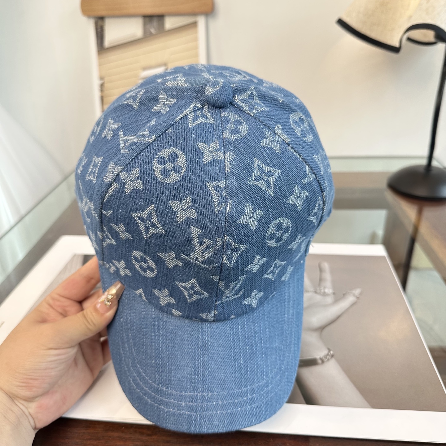 🧢路易威登棒球帽 LouisVuitton😍新款LV棒球帽，重工打造♥️高端大气，百搭款🤗男女通用！