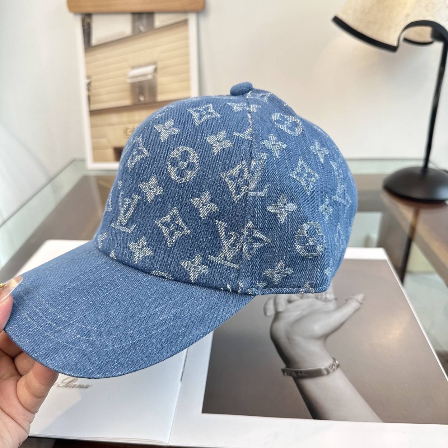 🧢路易威登棒球帽 LouisVuitton😍新款LV棒球帽，重工打造♥️高端大气，百搭款🤗男女通用！