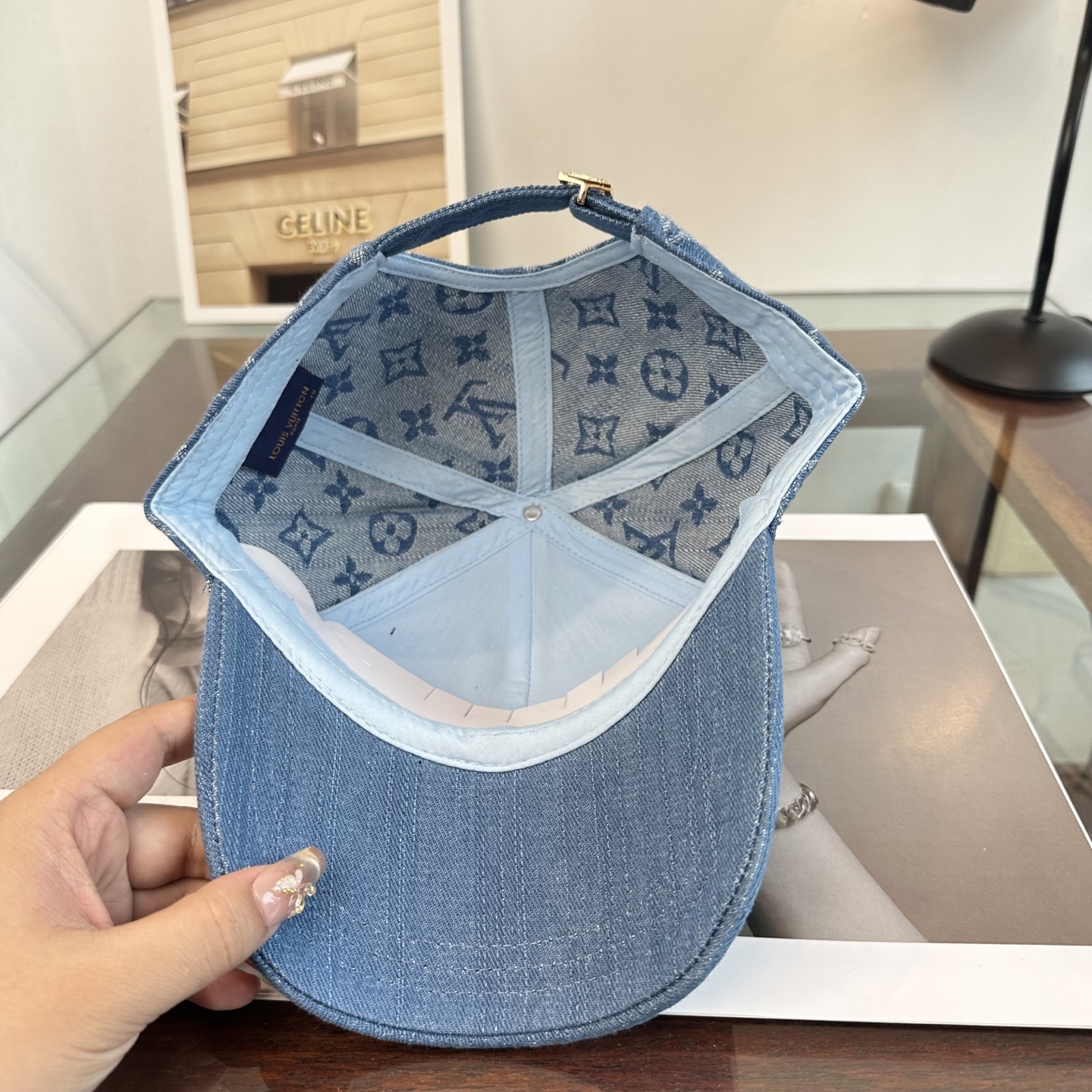 🧢路易威登棒球帽 LouisVuitton😍新款LV棒球帽，重工打造♥️高端大气，百搭款🤗男女通用！