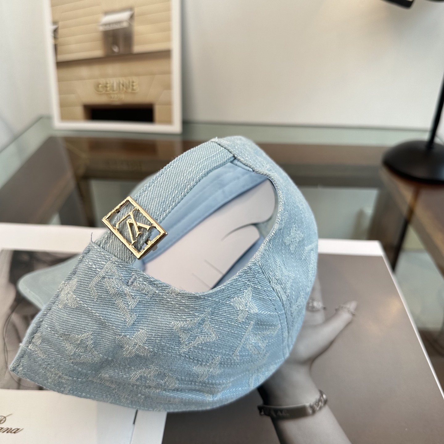 🧢路易威登棒球帽 LouisVuitton😍新款LV棒球帽，重工打造♥️高端大气，百搭款🤗男女通用！