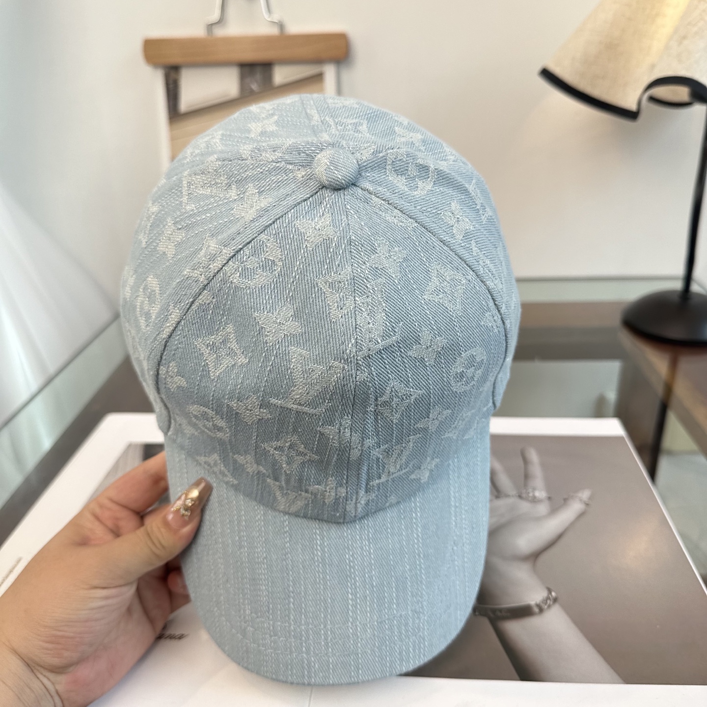 🧢路易威登棒球帽 LouisVuitton😍新款LV棒球帽，重工打造♥️高端大气，百搭款🤗男女通用！