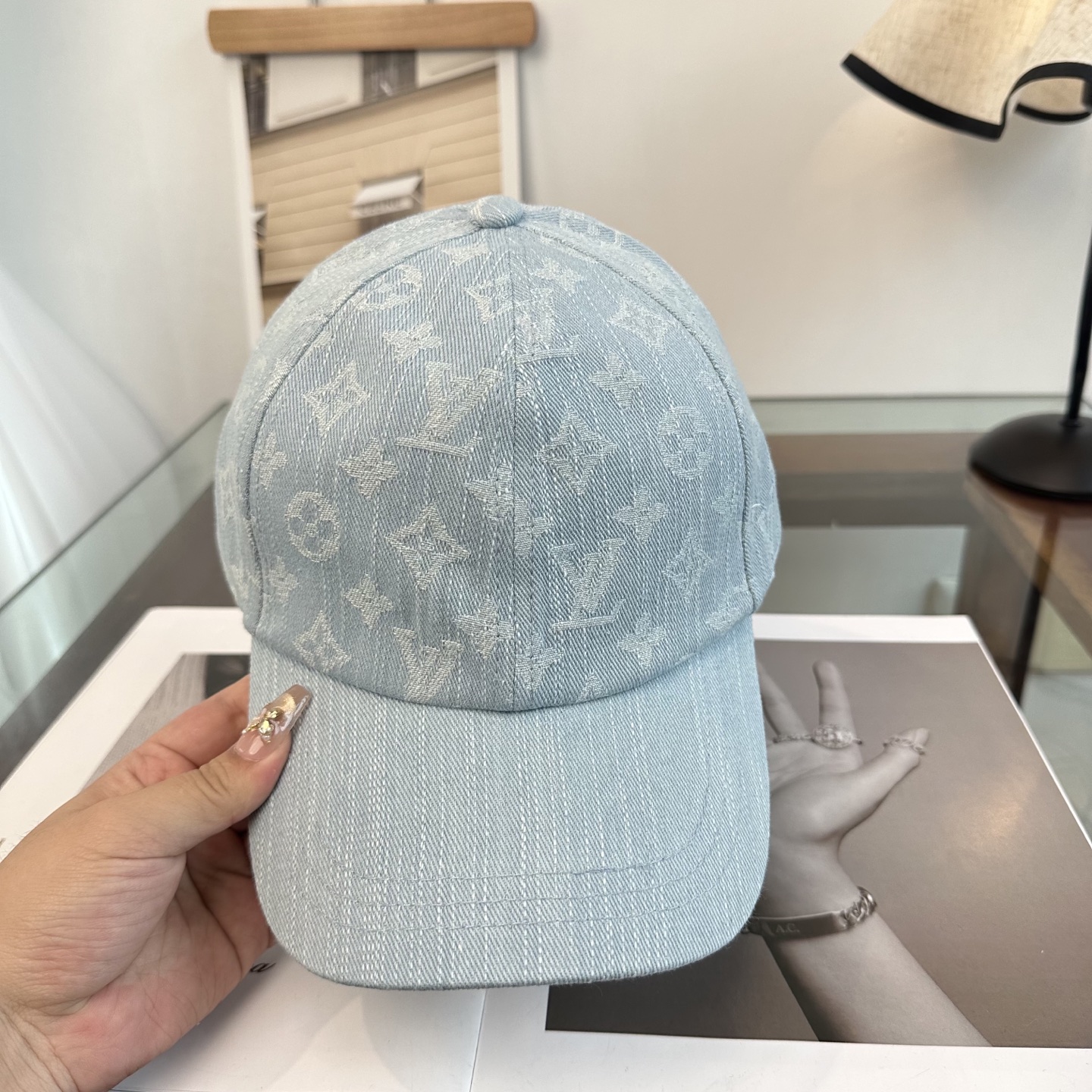 🧢路易威登棒球帽 LouisVuitton😍新款LV棒球帽，重工打造♥️高端大气，百搭款🤗男女通用！