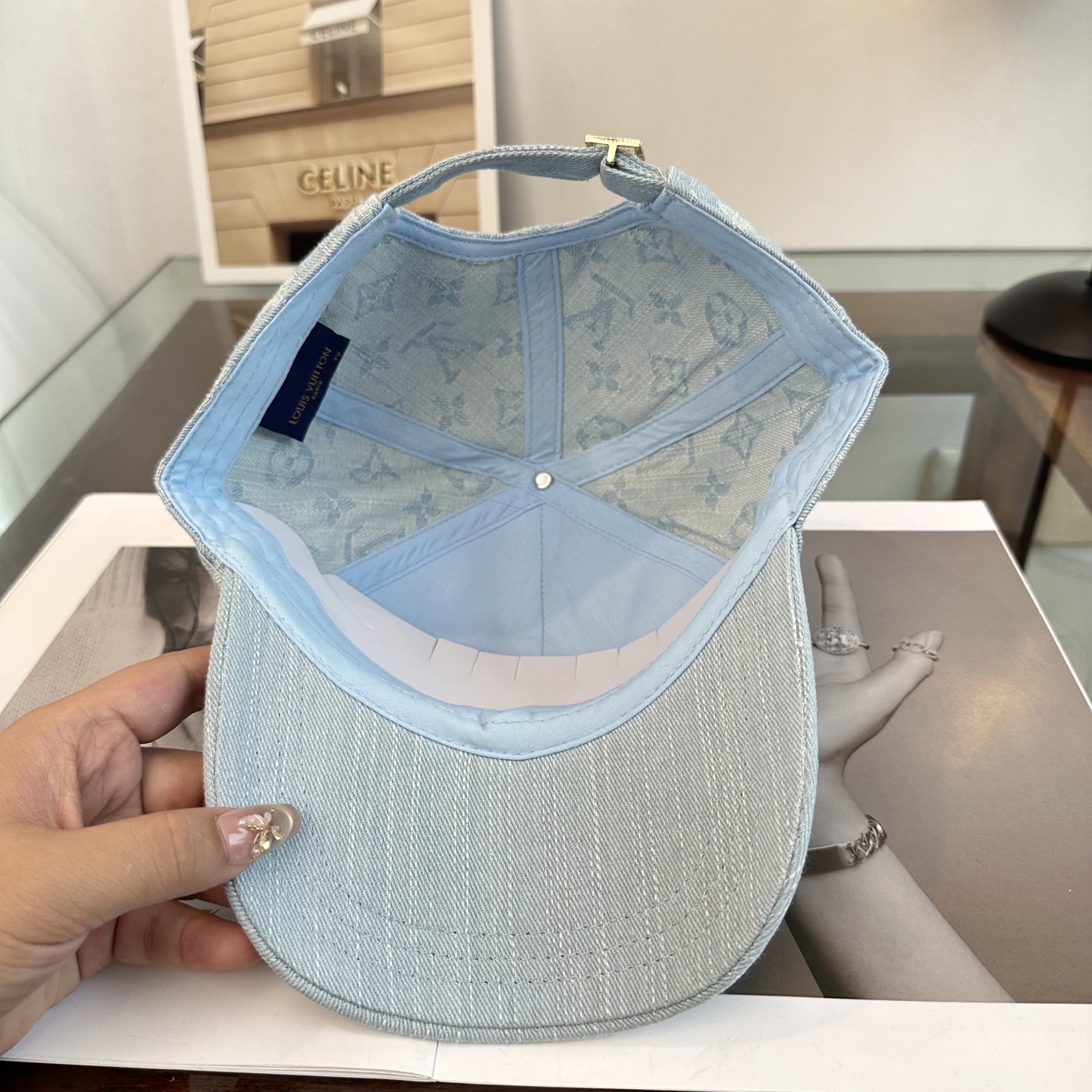🧢路易威登棒球帽 LouisVuitton😍新款LV棒球帽，重工打造♥️高端大气，百搭款🤗男女通用！