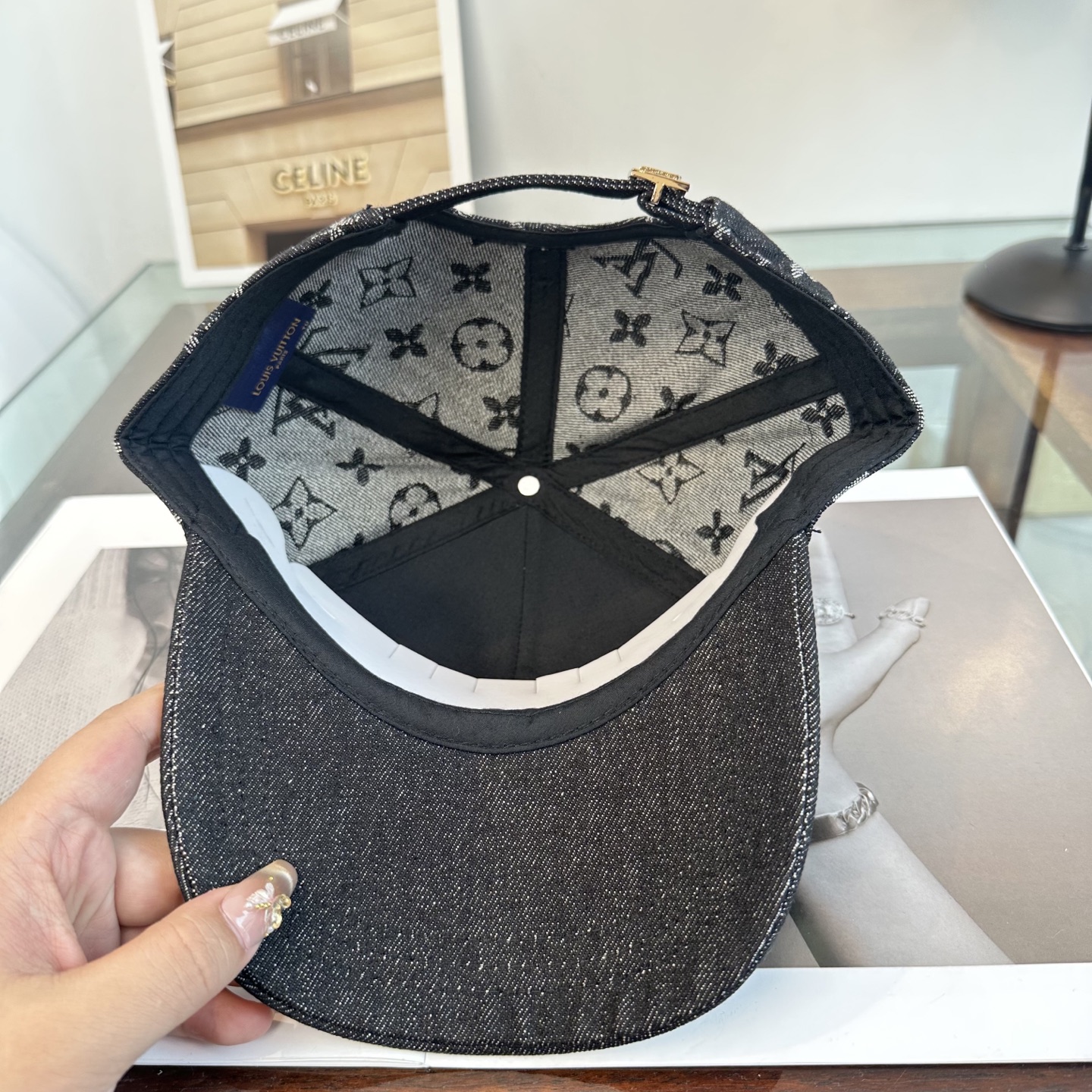 🧢路易威登棒球帽 LouisVuitton😍新款LV棒球帽，重工打造♥️高端大气，百搭款🤗男女通用！