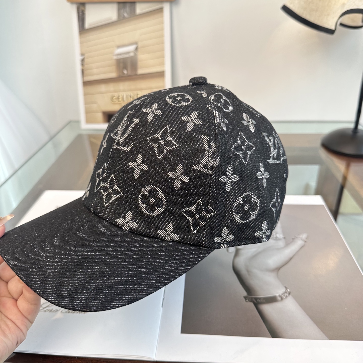 🧢路易威登棒球帽 LouisVuitton😍新款LV棒球帽，重工打造♥️高端大气，百搭款🤗男女通用！
