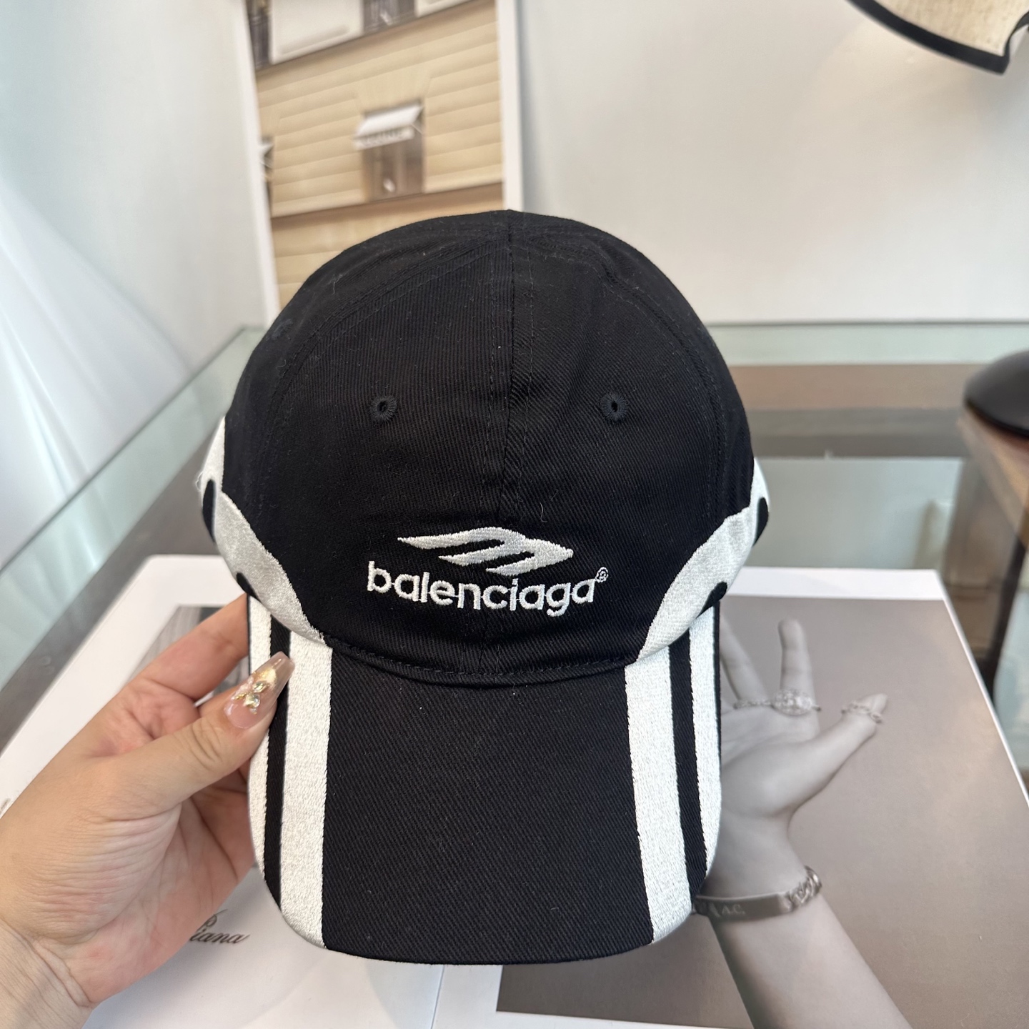 新品Balenciaga 巴黎世家字母新款棒球帽现货秒发🧢简约时尚超级无敌好看的帽子！情侣款！