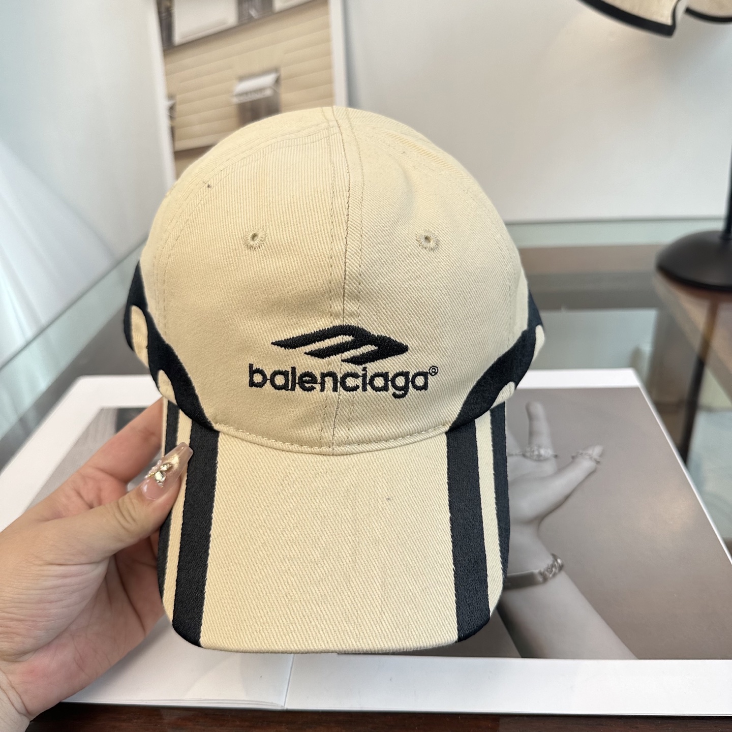 新品Balenciaga 巴黎世家字母新款棒球帽现货秒发🧢简约时尚超级无敌好看的帽子！情侣款！