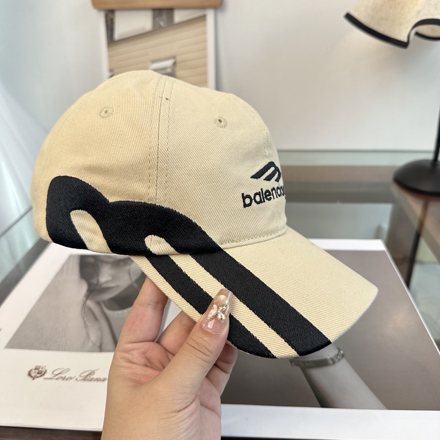 新品Balenciaga 巴黎世家字母新款棒球帽现货秒发🧢简约时尚超级无敌好看的帽子！情侣款！