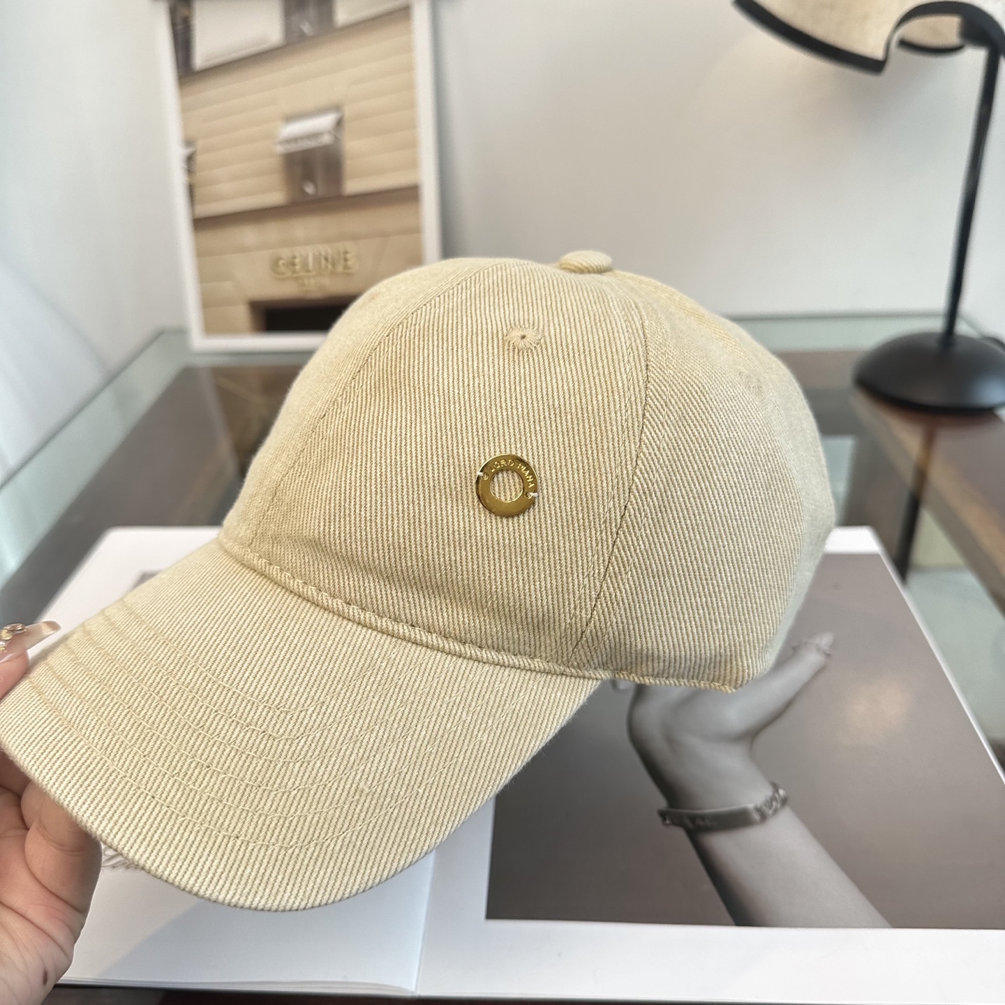 LP最新棒球帽 时尚前卫的休闲设计风格，戴上头就是这样好看看哦，做工精细，男女同款！
