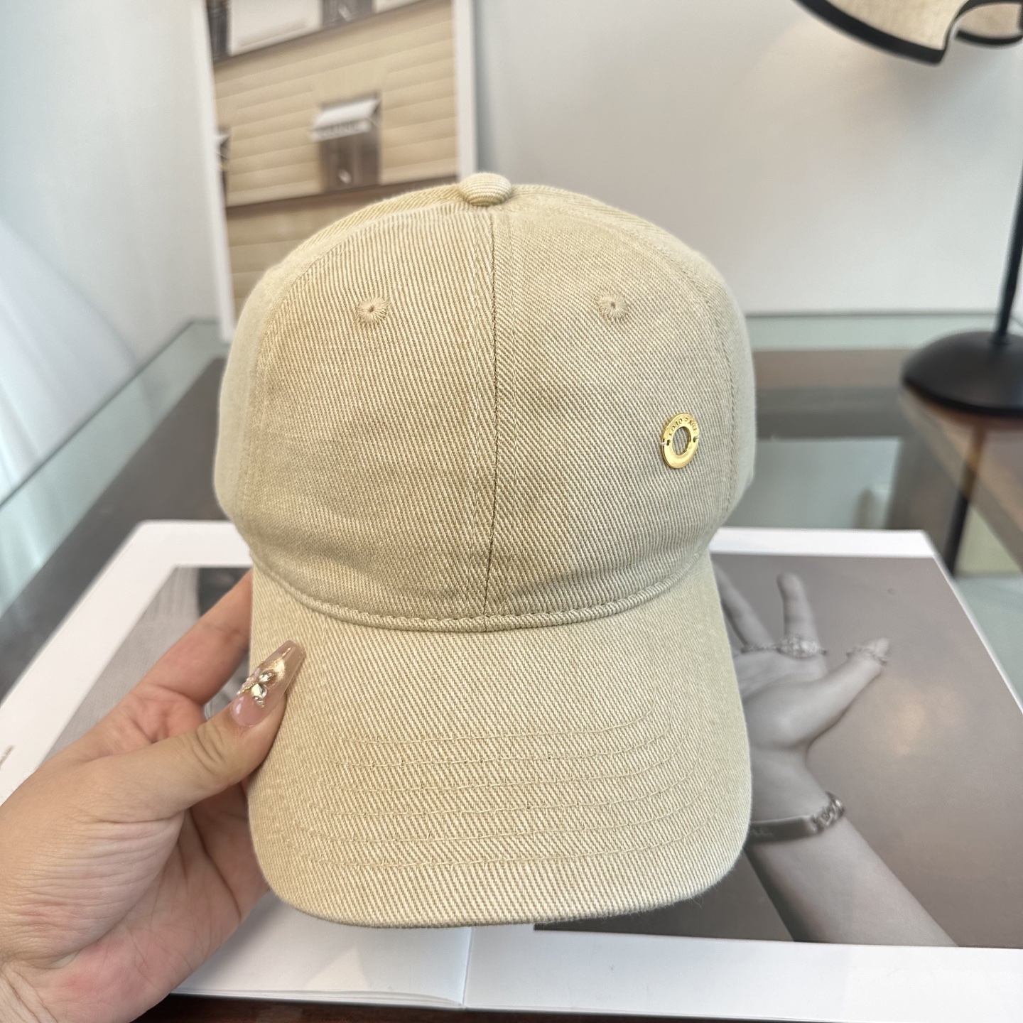 LP最新棒球帽 时尚前卫的休闲设计风格，戴上头就是这样好看看哦，做工精细，男女同款！