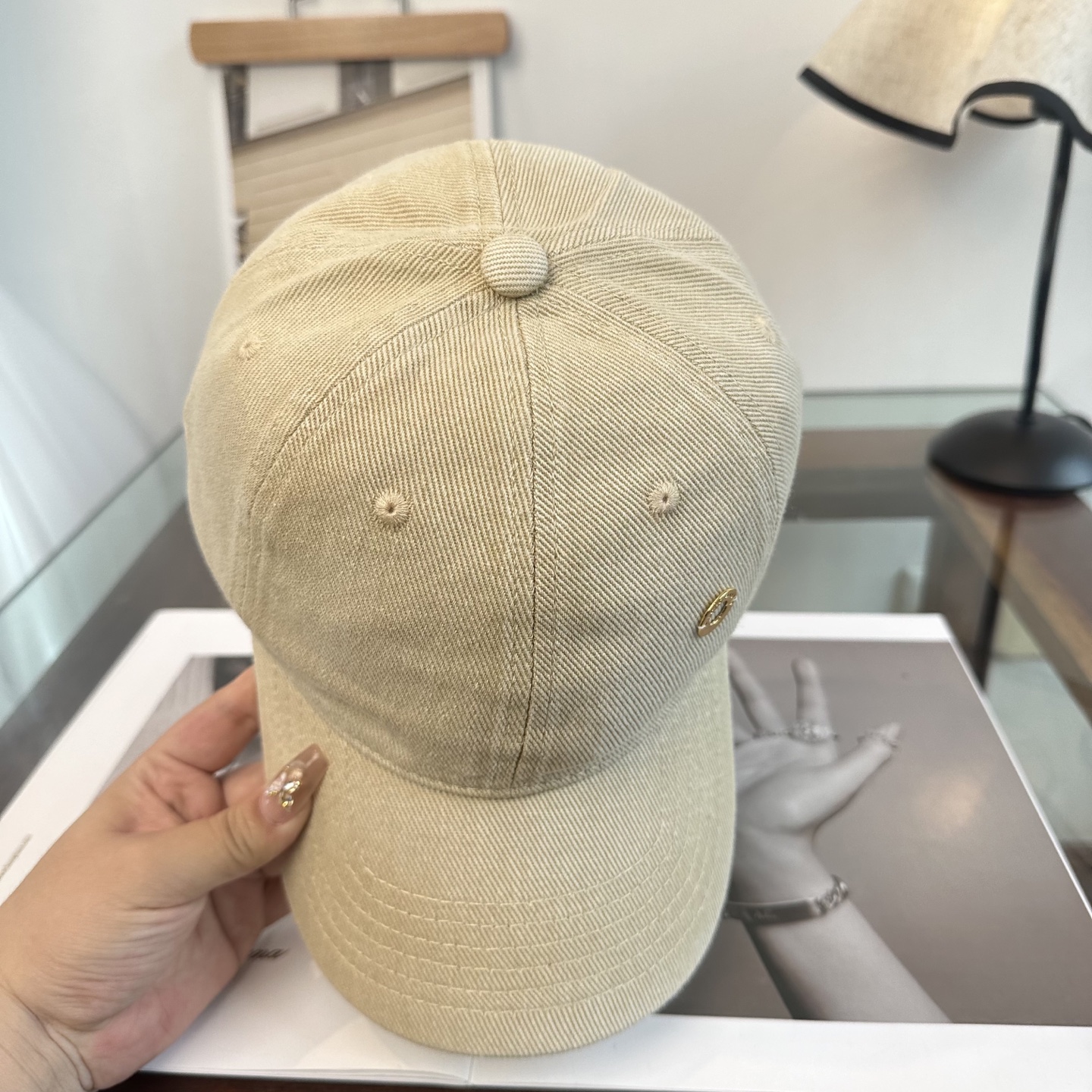 LP最新棒球帽 时尚前卫的休闲设计风格，戴上头就是这样好看看哦，做工精细，男女同款！