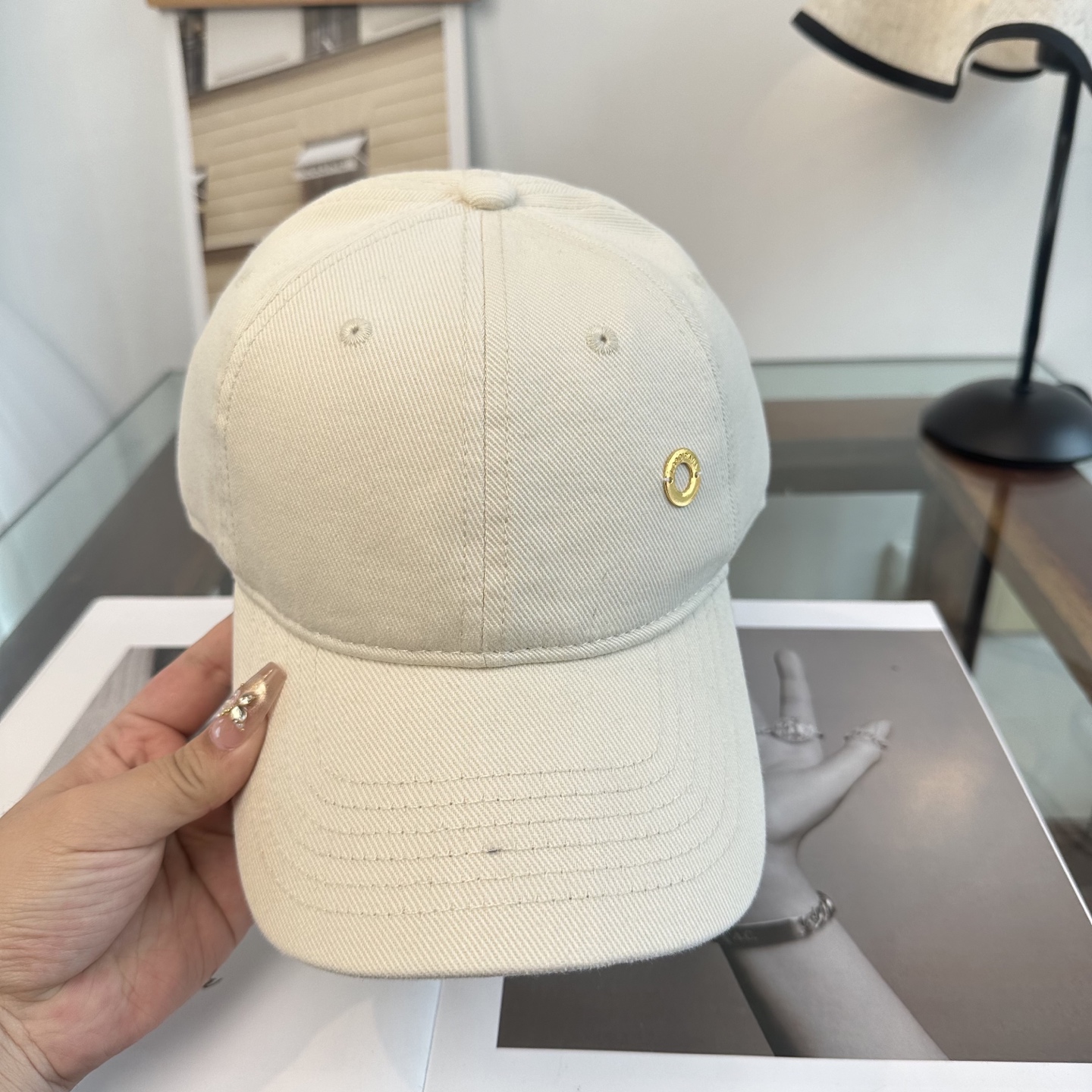 LP最新棒球帽 时尚前卫的休闲设计风格，戴上头就是这样好看看哦，做工精细，男女同款！