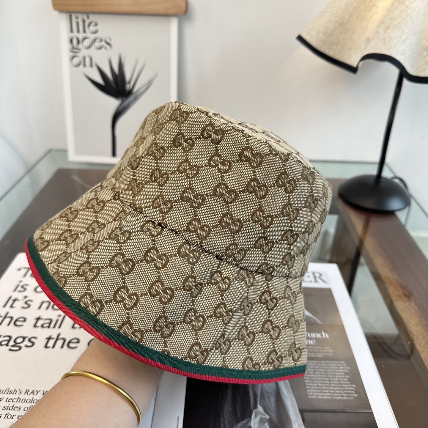GUCCI古奇渔夫帽👒官网新品Gucci渔夫帽火爆来袭 工艺非常精美 高档大气上档次！低调奢华，方便携带