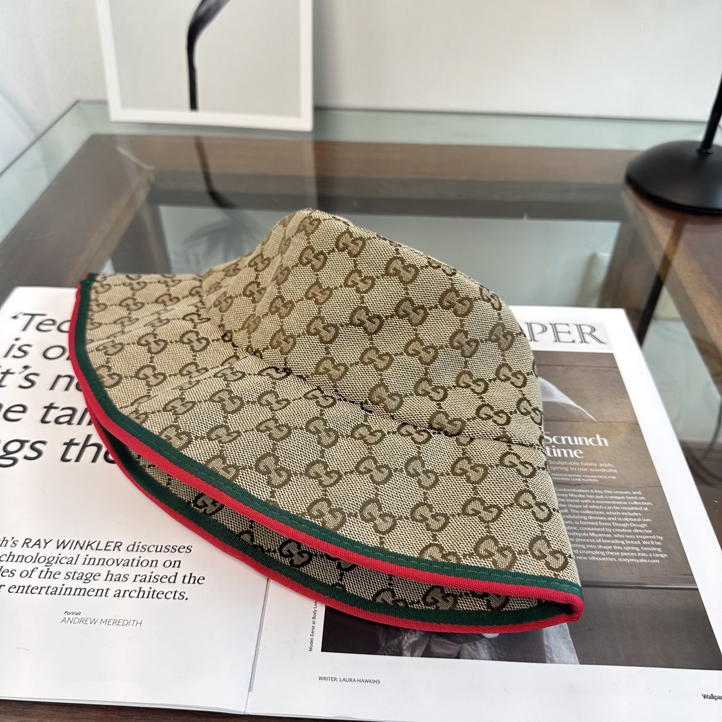 GUCCI古奇渔夫帽👒官网新品Gucci渔夫帽火爆来袭 工艺非常精美 高档大气上档次！低调奢华，方便携带