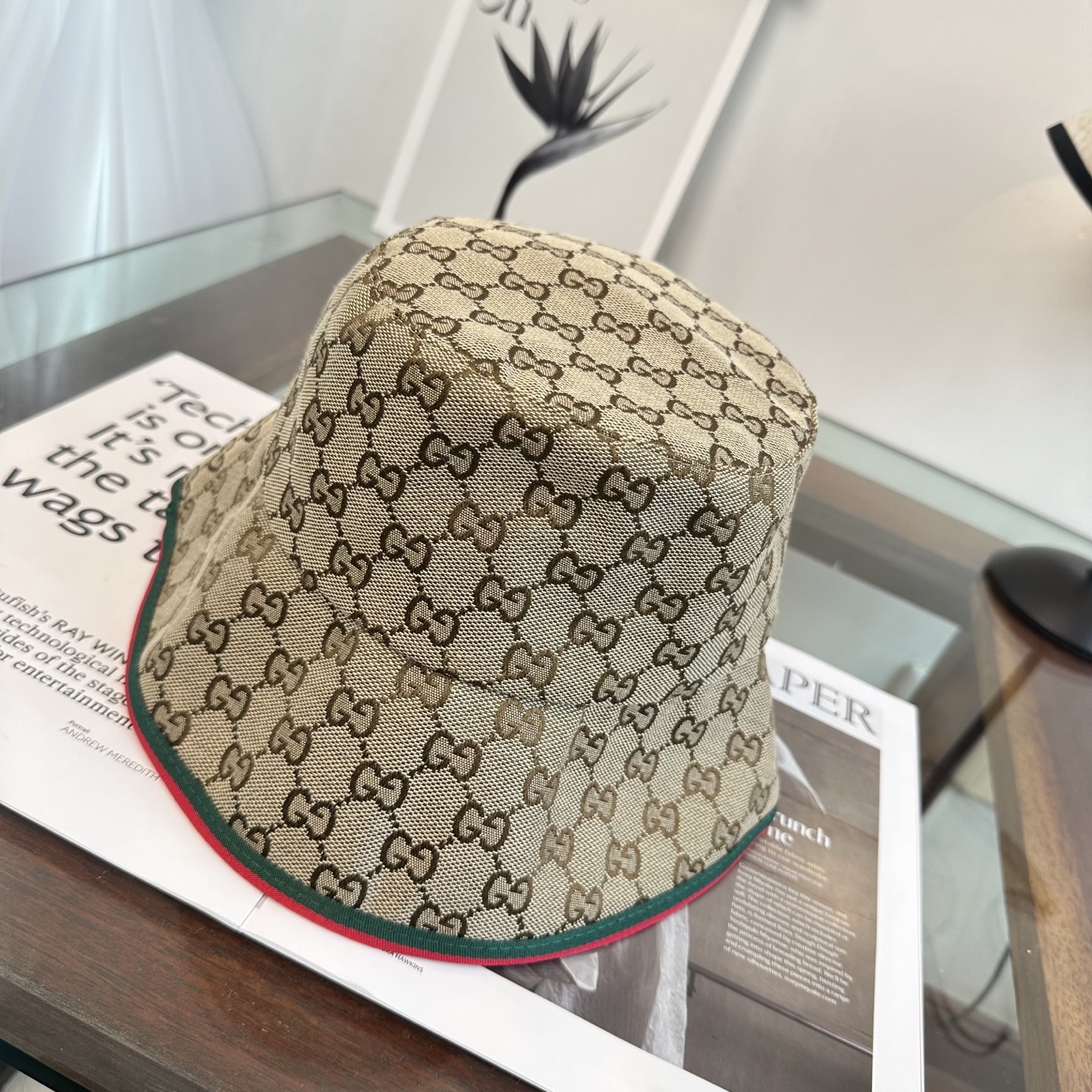 GUCCI古奇渔夫帽👒官网新品Gucci渔夫帽火爆来袭 工艺非常精美 高档大气上档次！低调奢华，方便携带