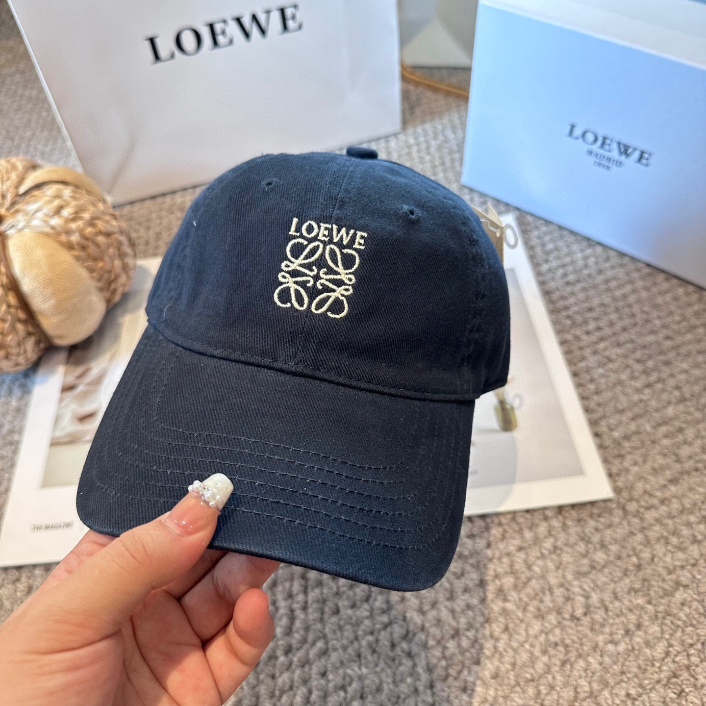 LOEWE【罗意威】新款刺绣棒球帽，专柜同步出货，大牌款超好搭配，赶紧入手