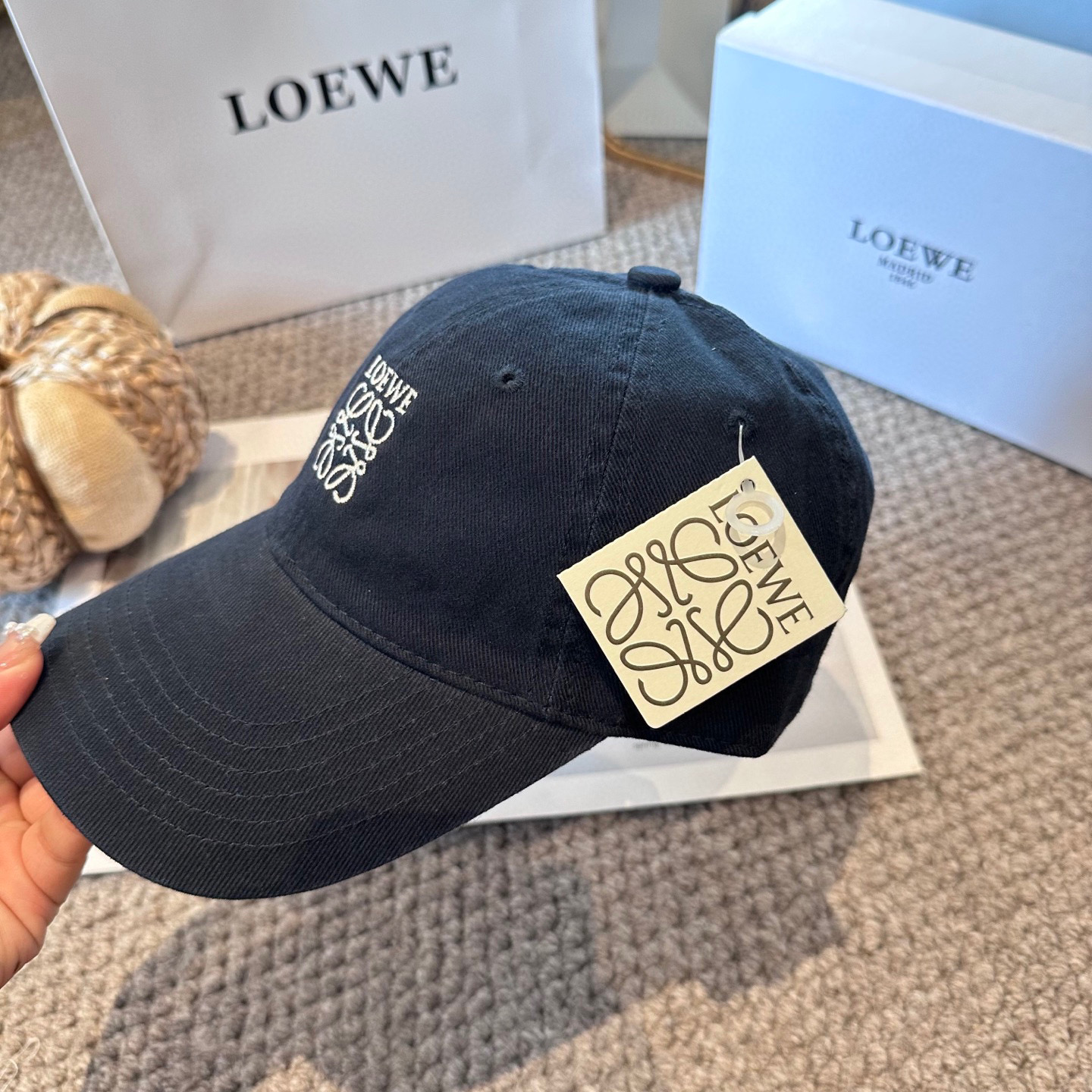 LOEWE【罗意威】新款刺绣棒球帽，专柜同步出货，大牌款超好搭配，赶紧入手