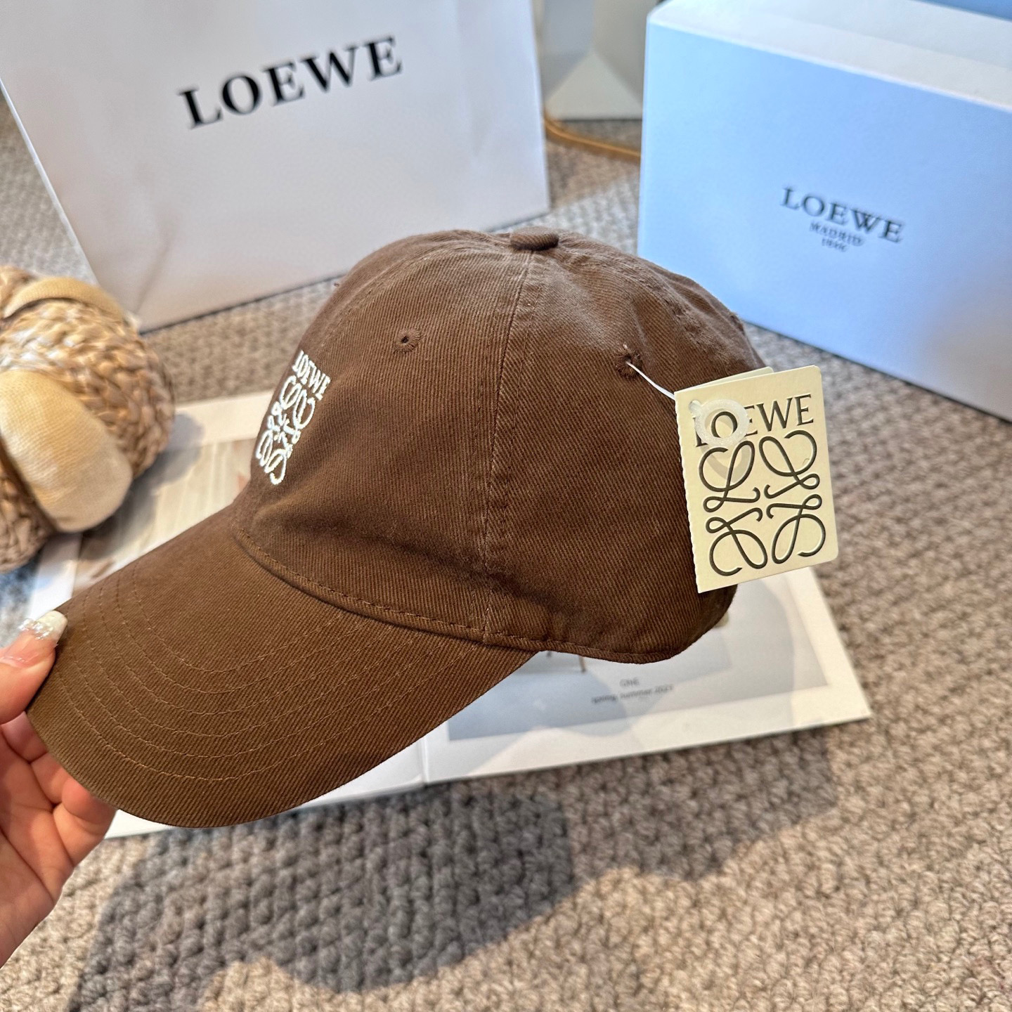 LOEWE【罗意威】新款刺绣棒球帽，专柜同步出货，大牌款超好搭配，赶紧入手